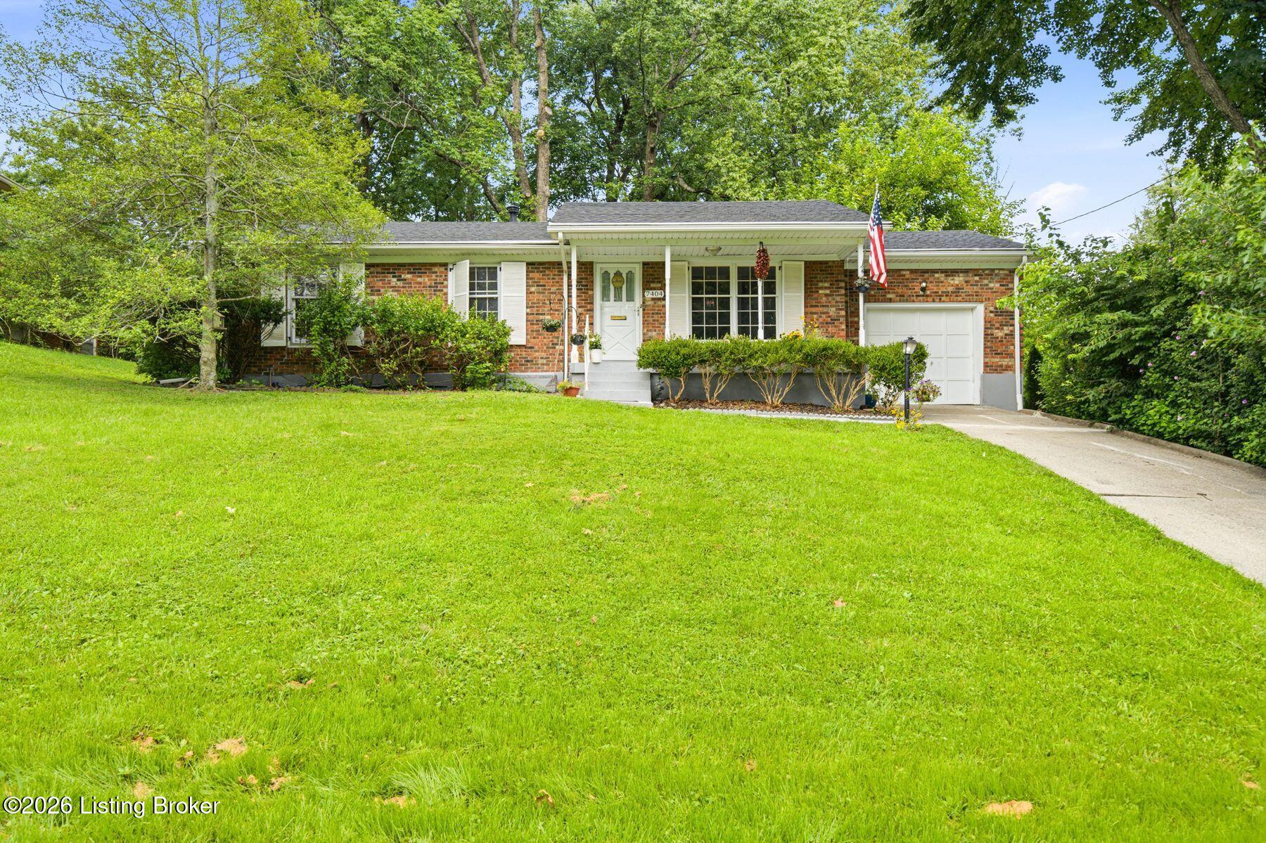 7404 Royalwood Dr Property Photo 4