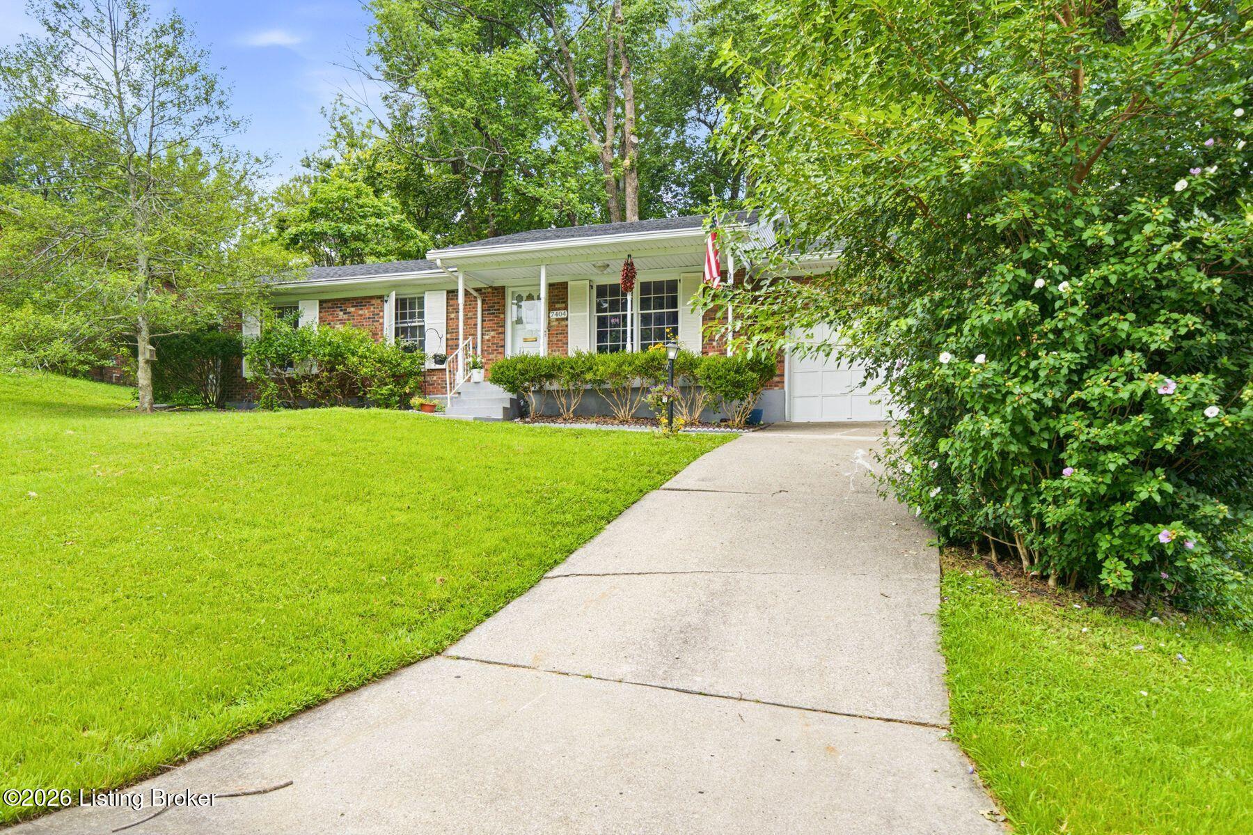 7404 Royalwood Dr Property Photo 6