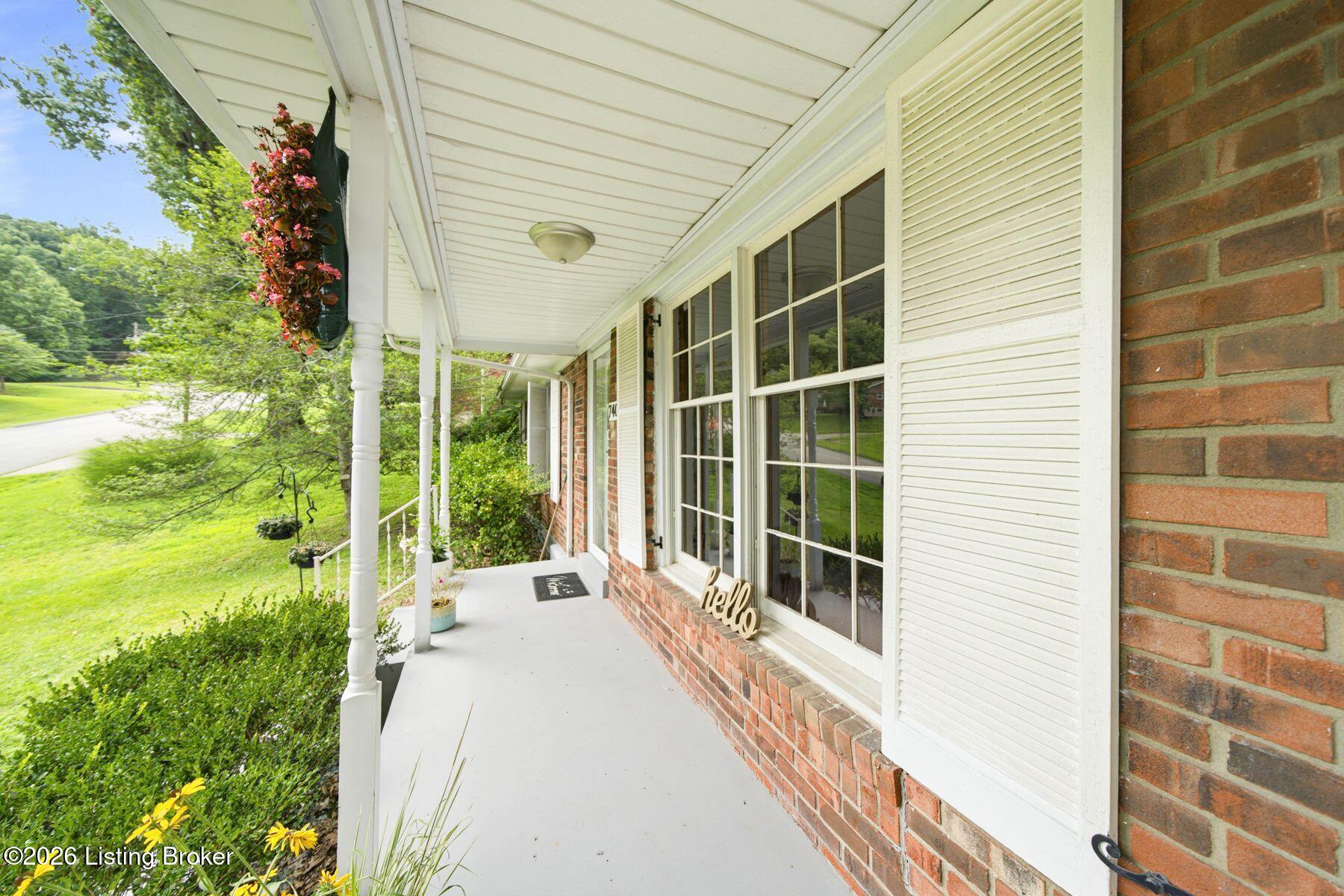 7404 Royalwood Dr Property Photo 8
