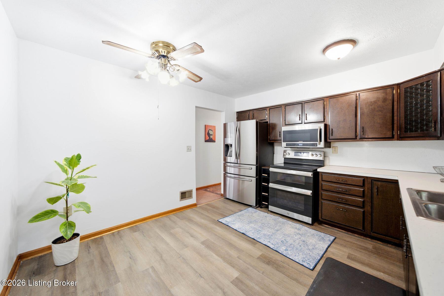 7404 Royalwood Dr Property Photo 16