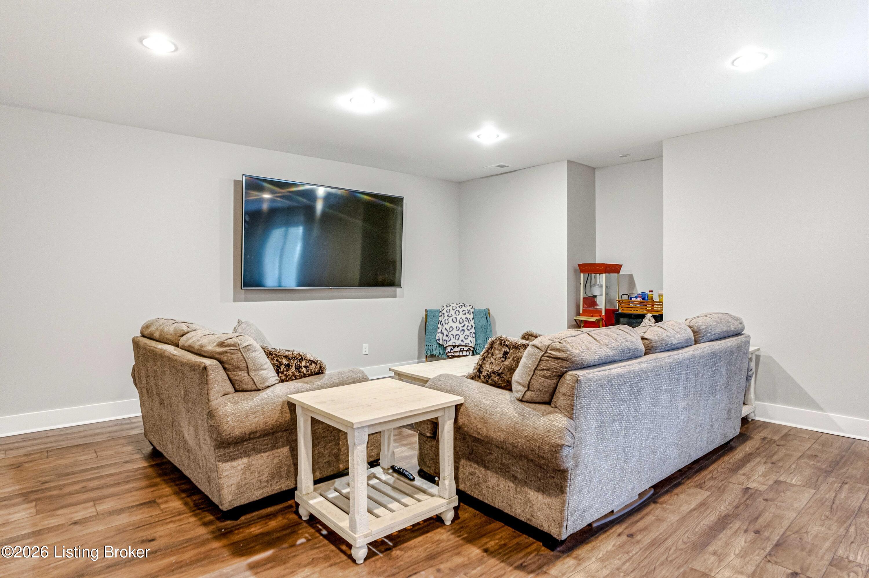 13018 Wellington Way Property Photo 32