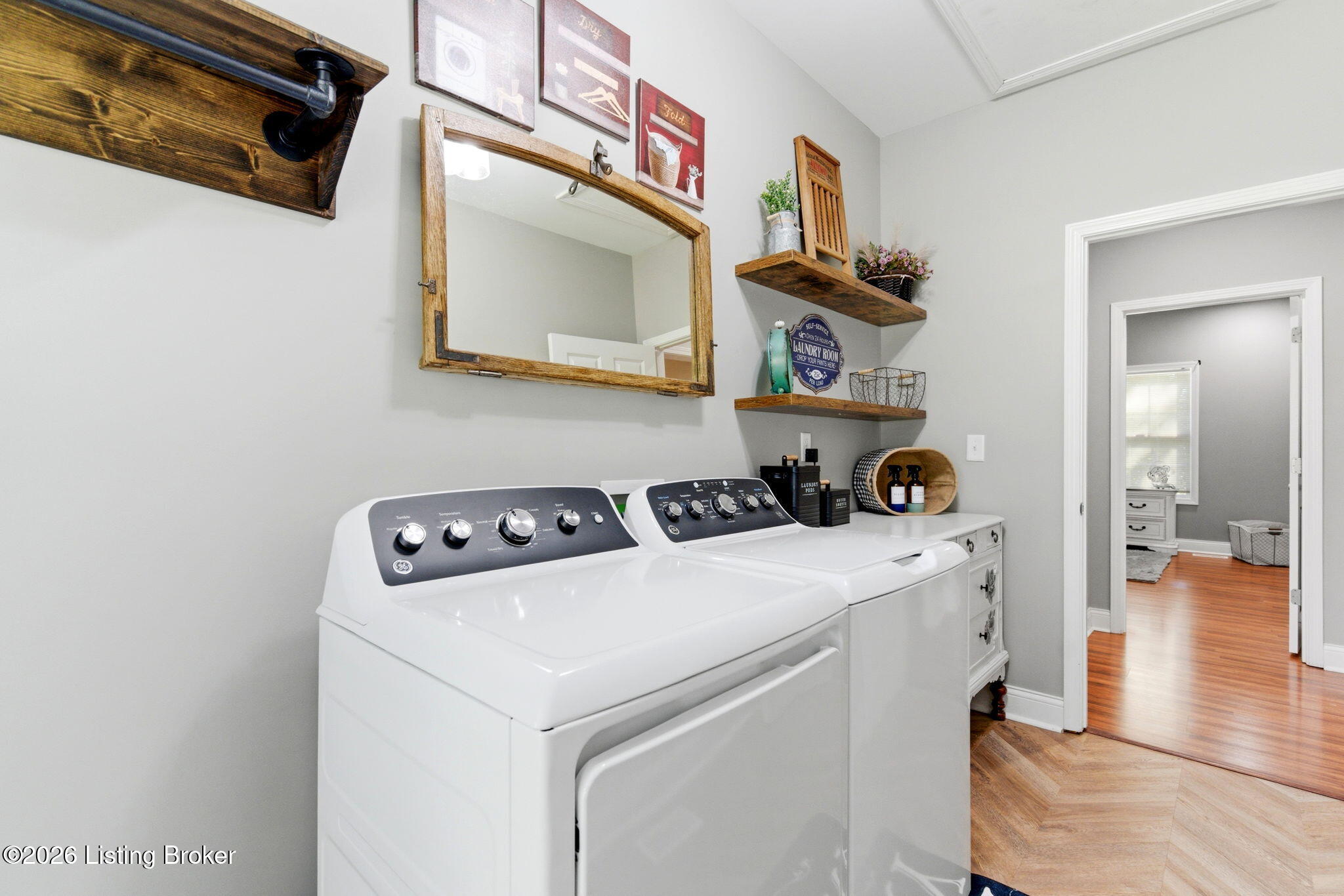 2718 Windsor Forest Dr Property Photo 36