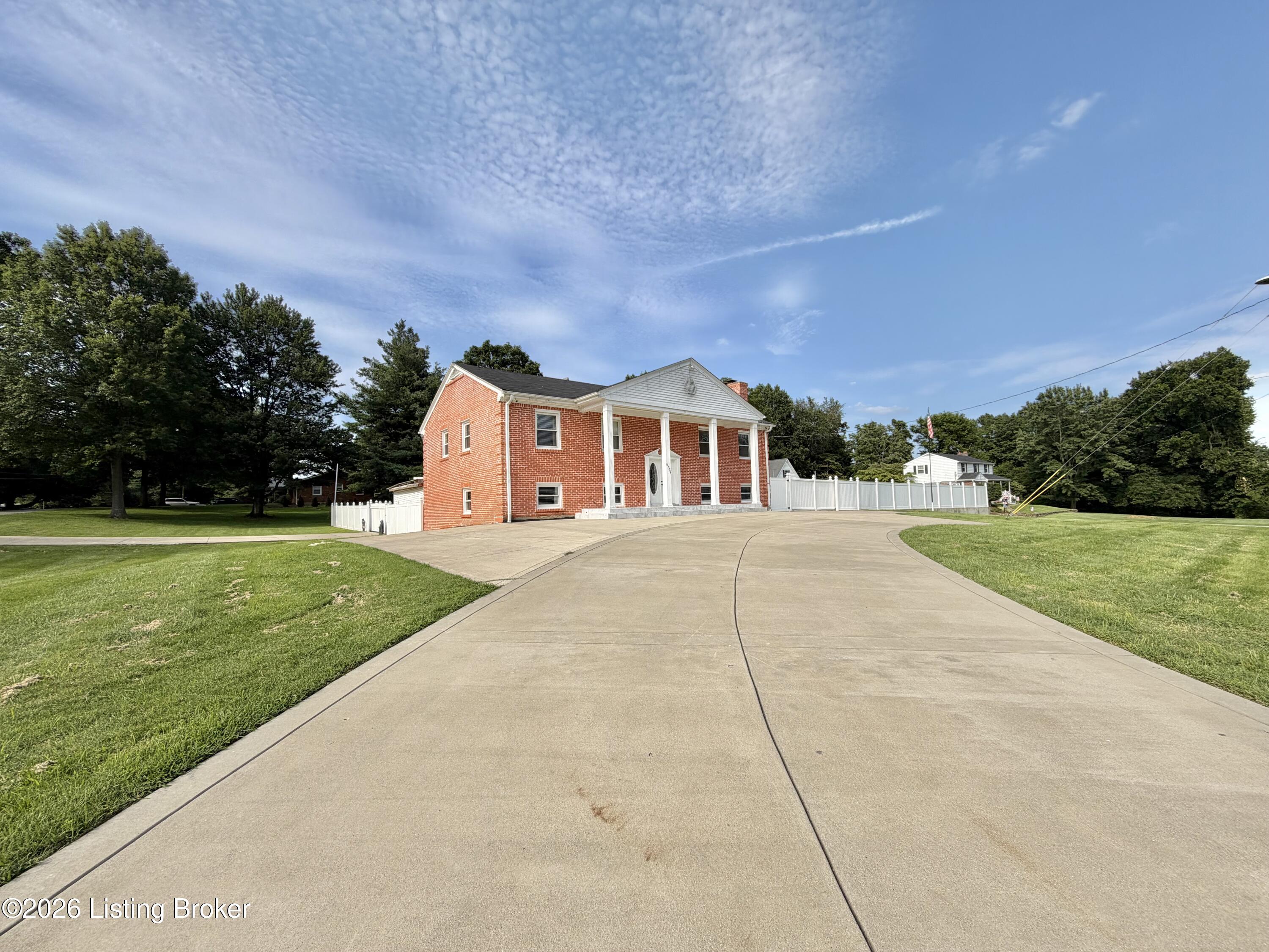 6709 Cooper Chapel Rd Property Photo 2