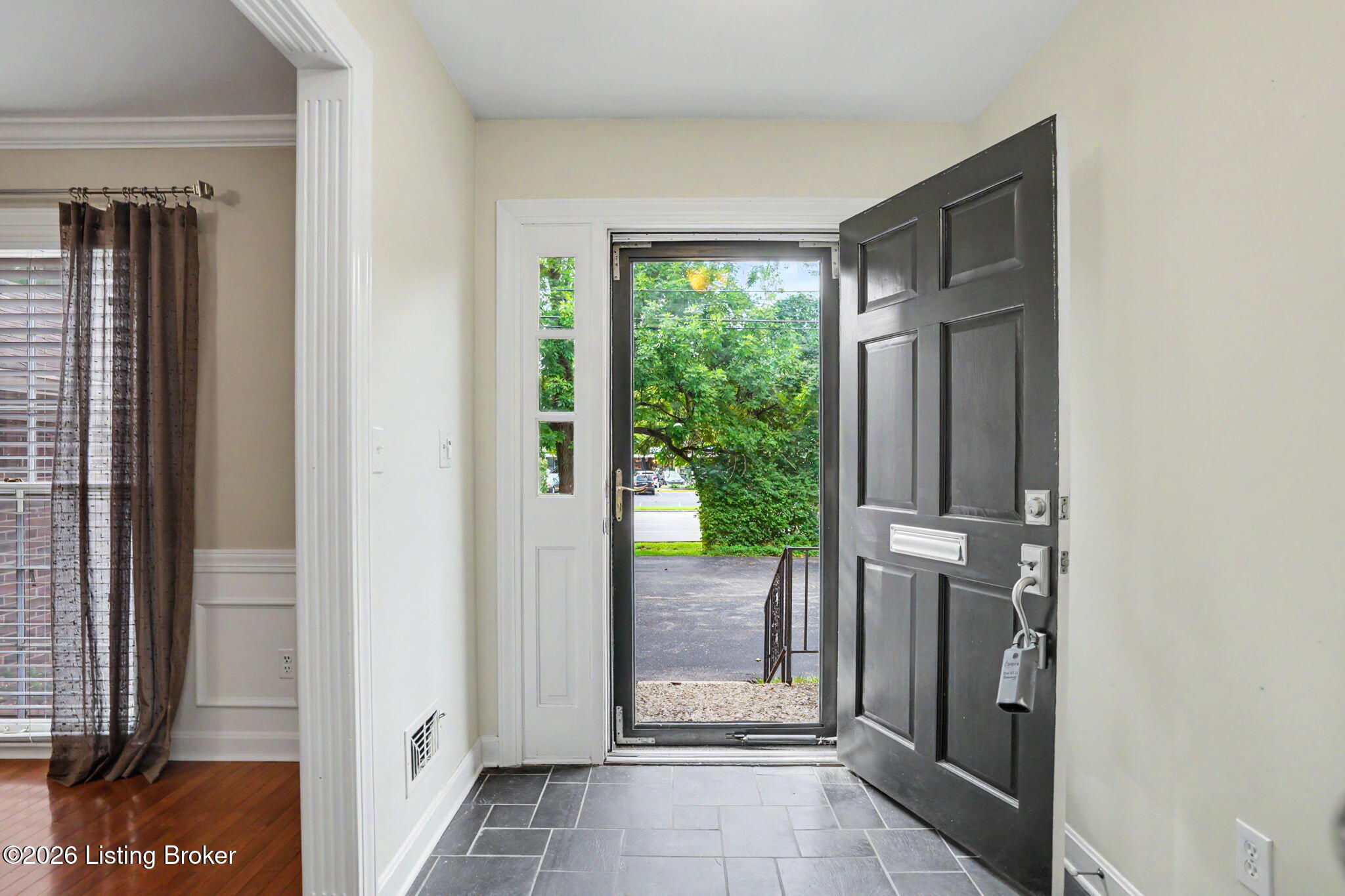 3619 Brownsboro Rd Property Photo 5