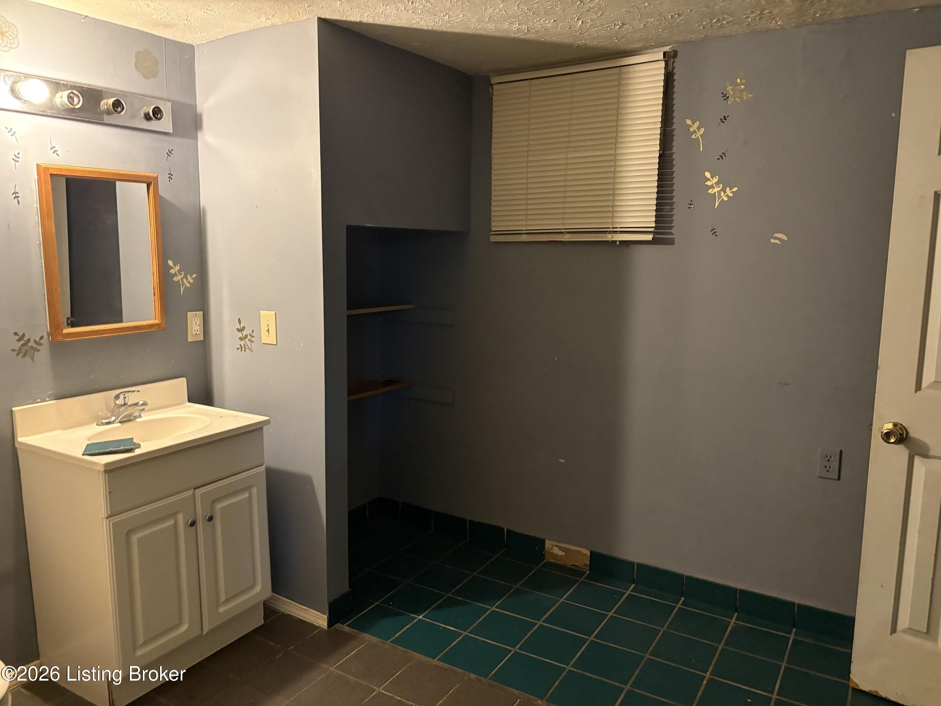5616 Windy Willow Dr Property Photo 16