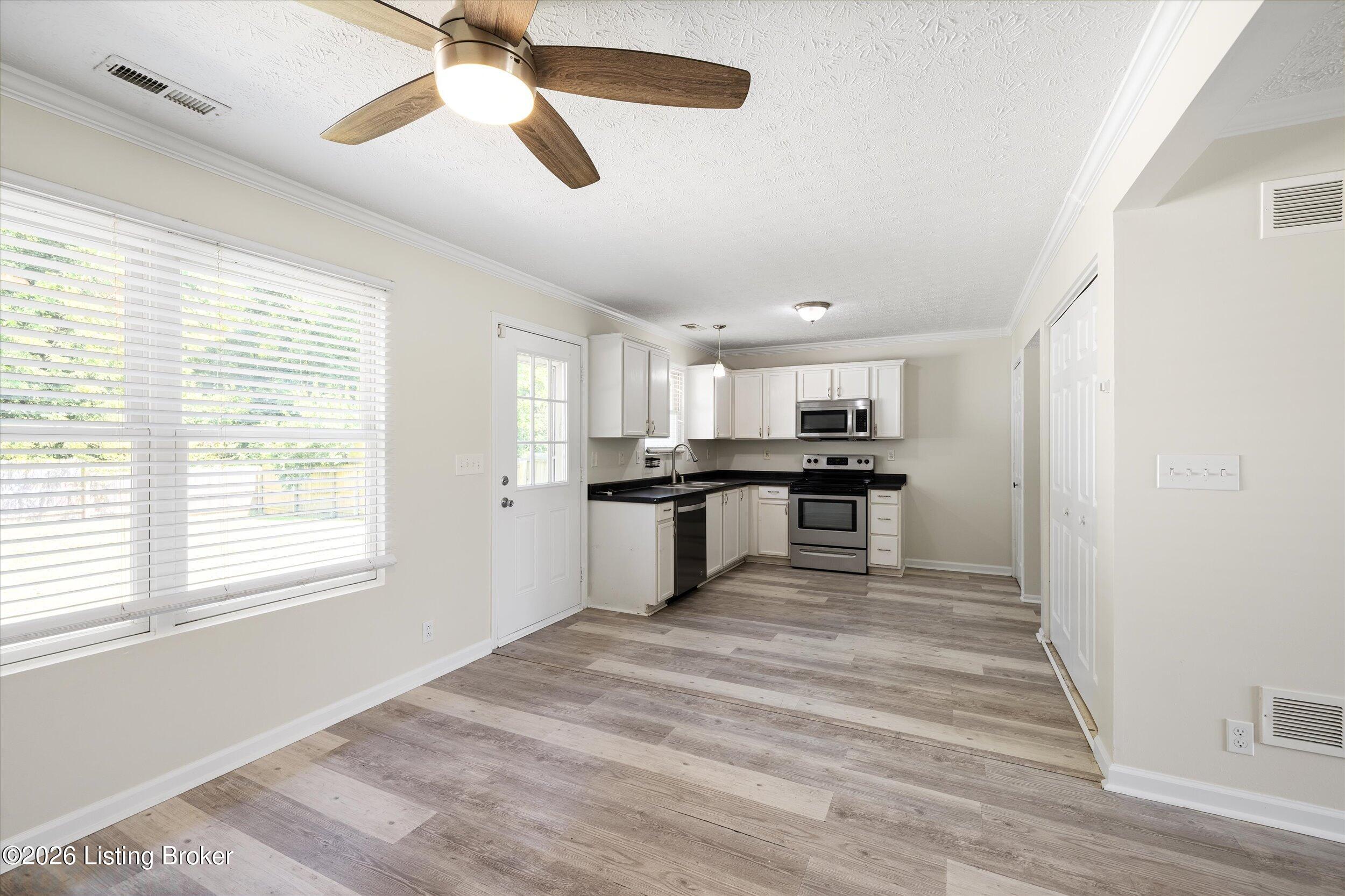 6519 Hunters Creek Blvd Property Photo 8