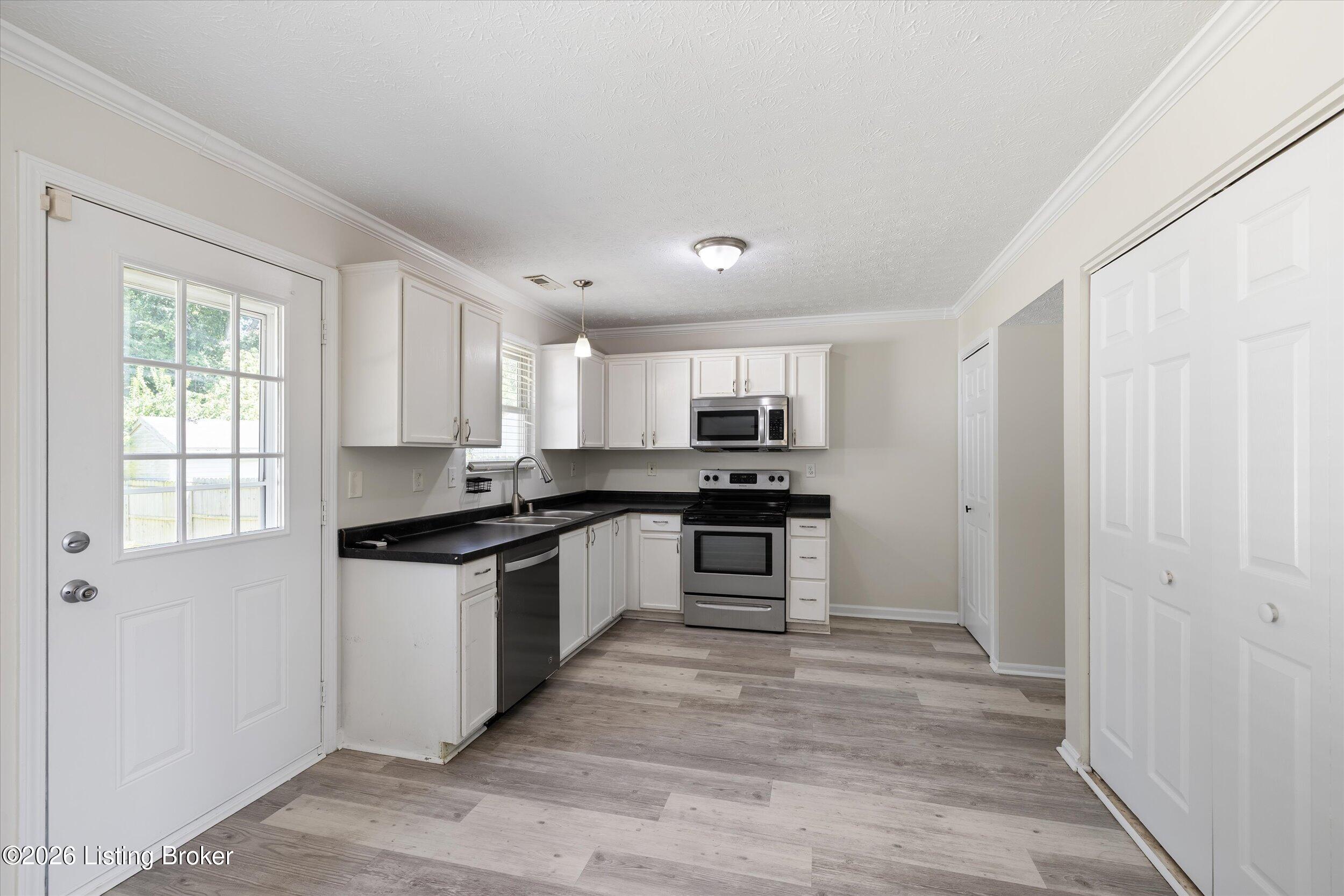 6519 Hunters Creek Blvd Property Photo 10
