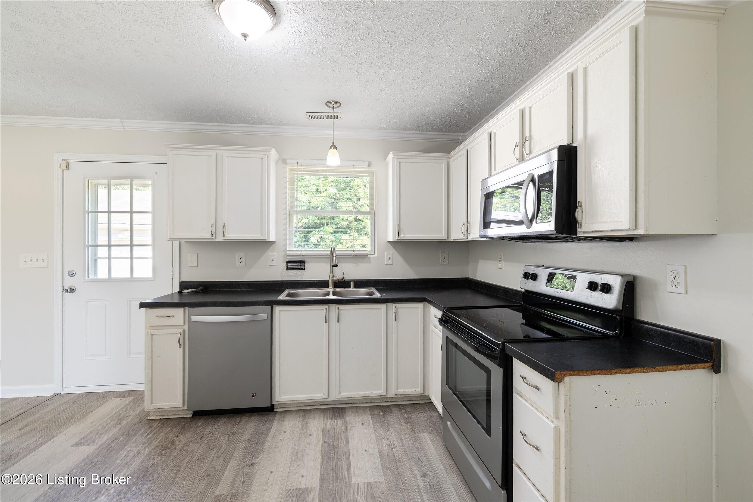 6519 Hunters Creek Blvd Property Photo 13