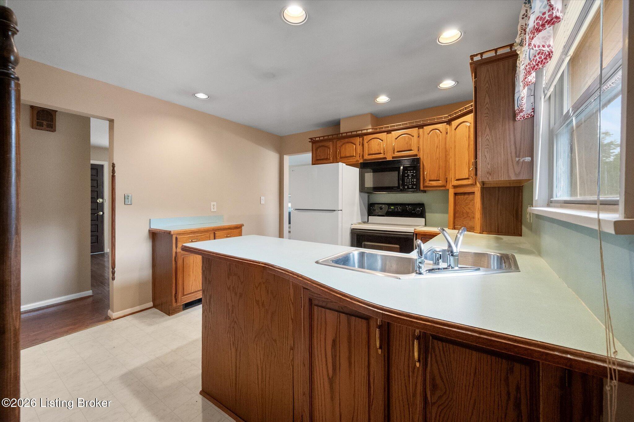 3231 Cawein Way Property Photo 8