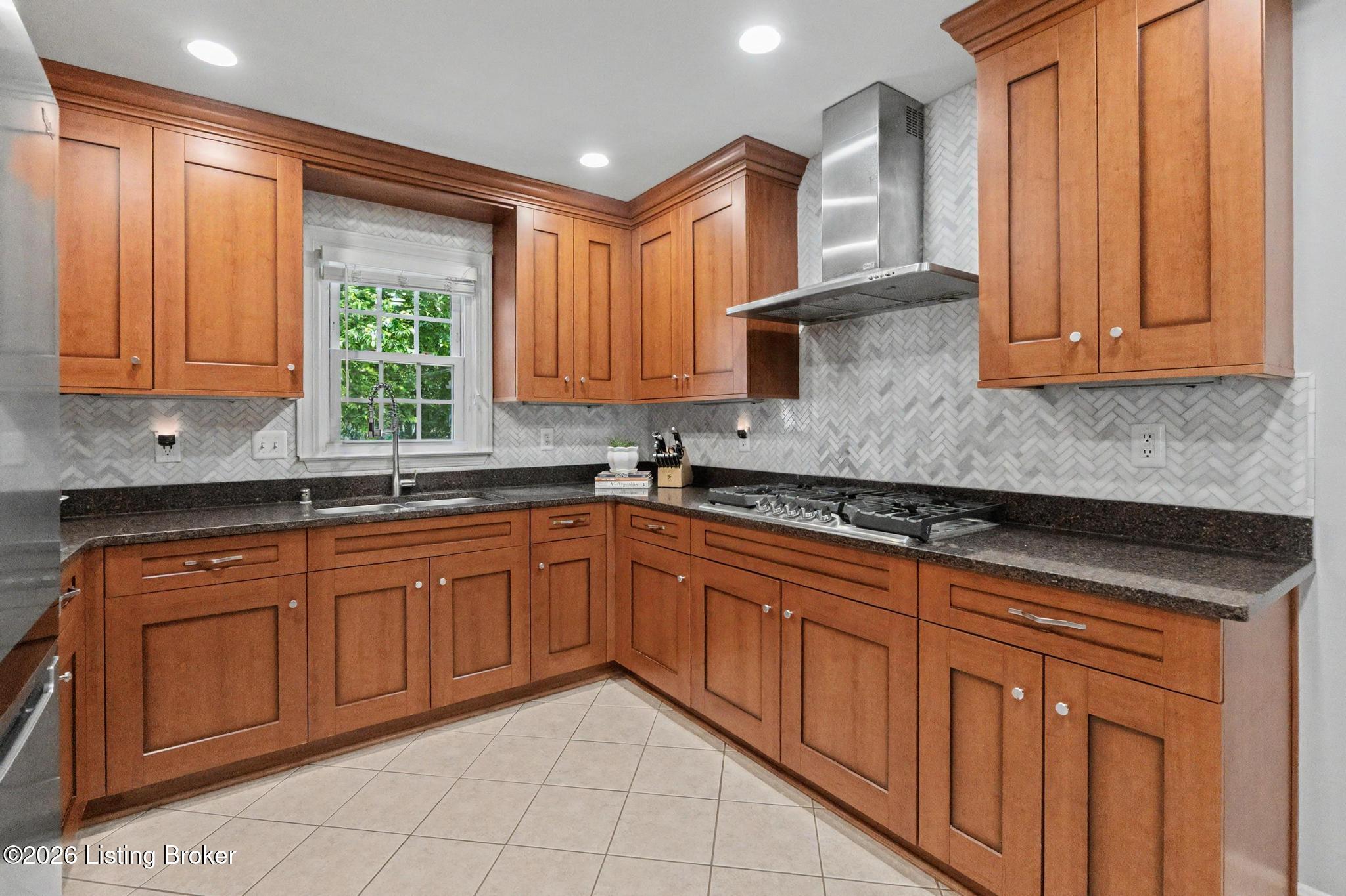 4015 Springhill Rd Property Photo 10