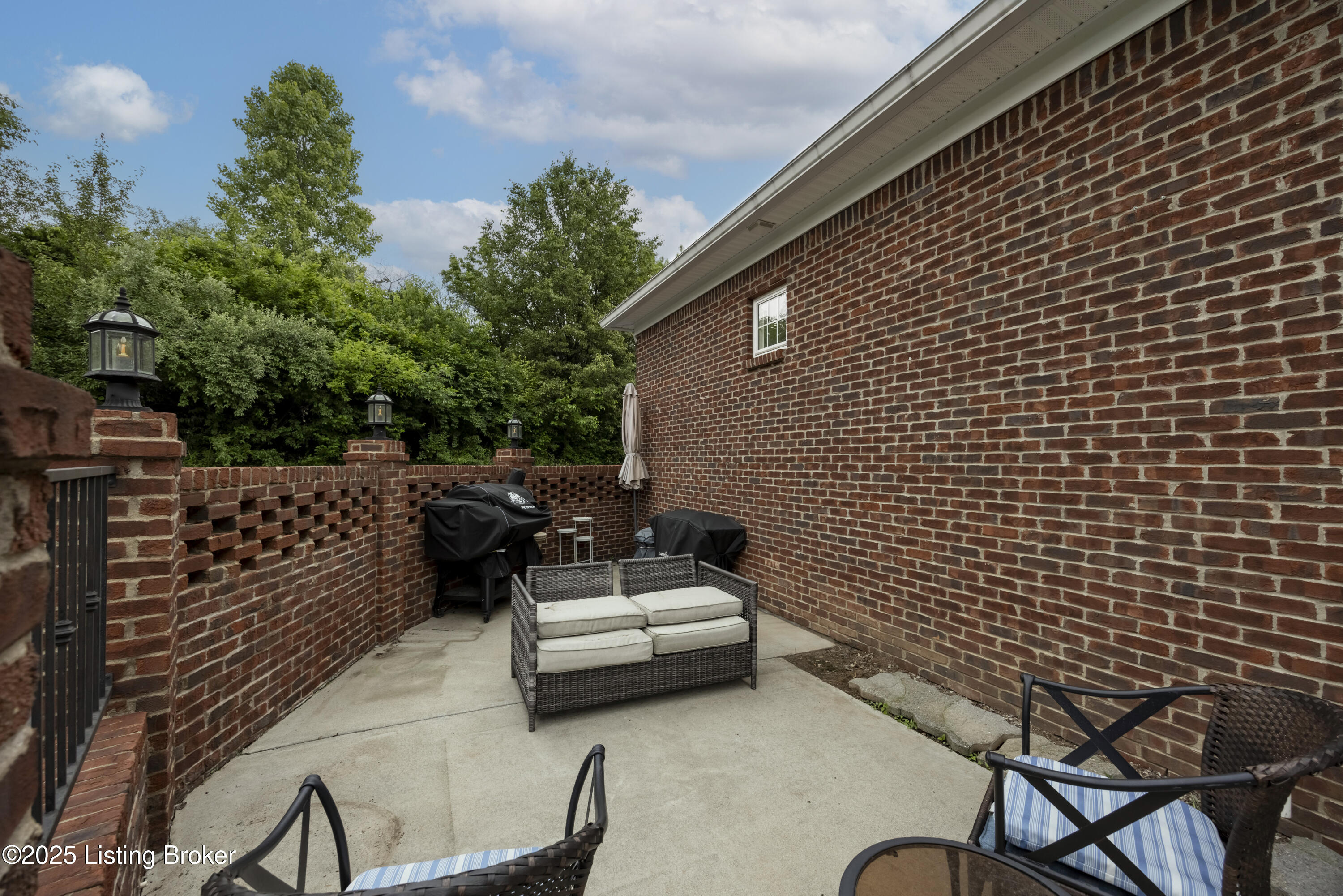 895 Woodlawn Rd 3 Property Photo 66