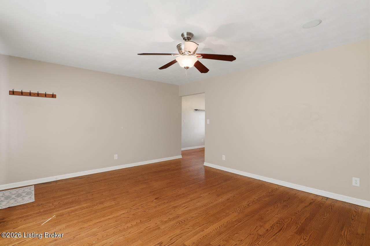 634 Pennsylvania Ave Property Photo 3