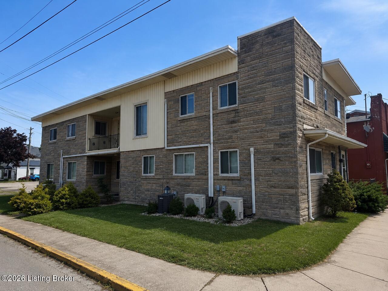 206 N Oak St 5 Property Photo 1
