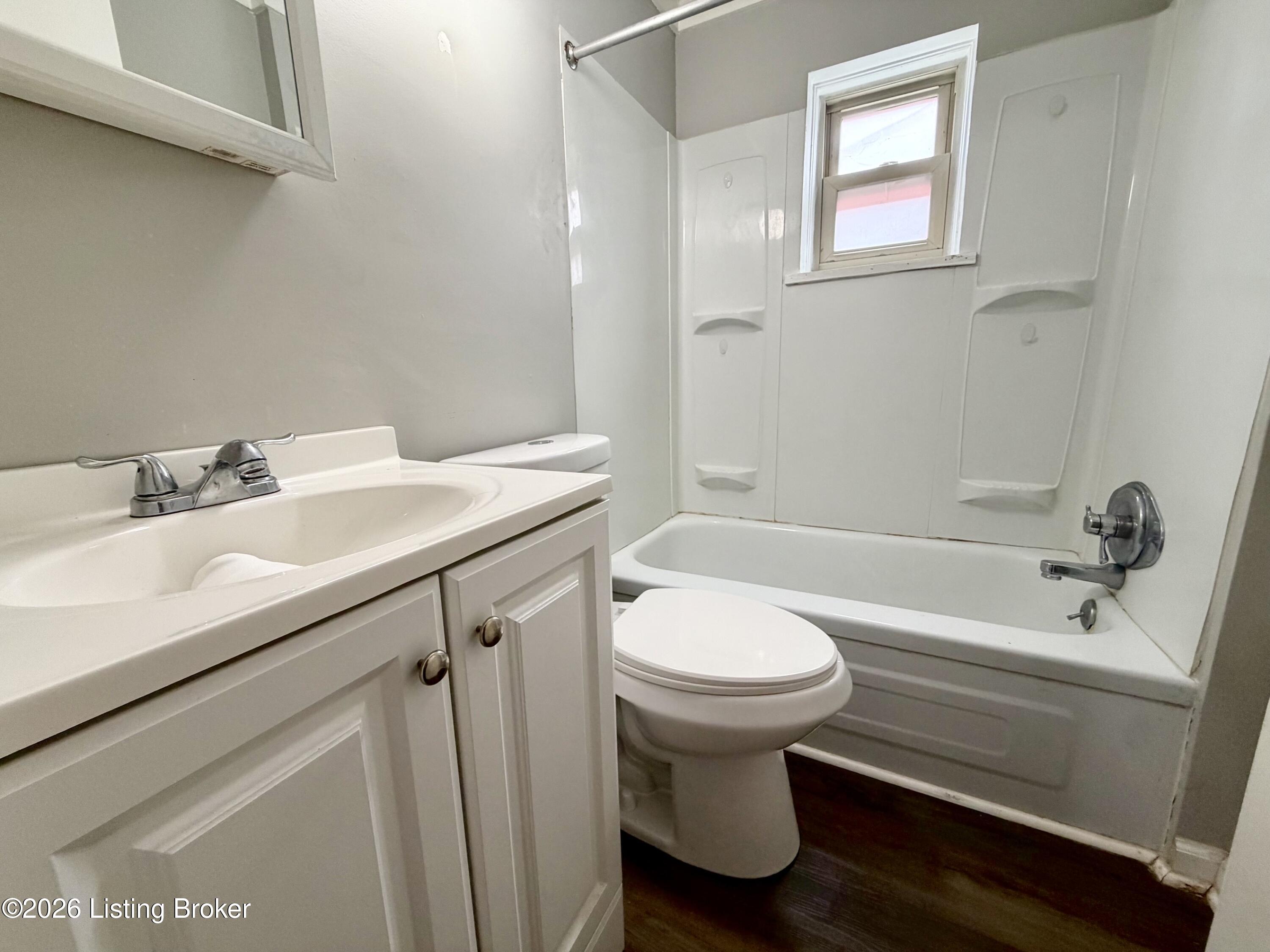 206 N Oak St 5 Property Photo 2