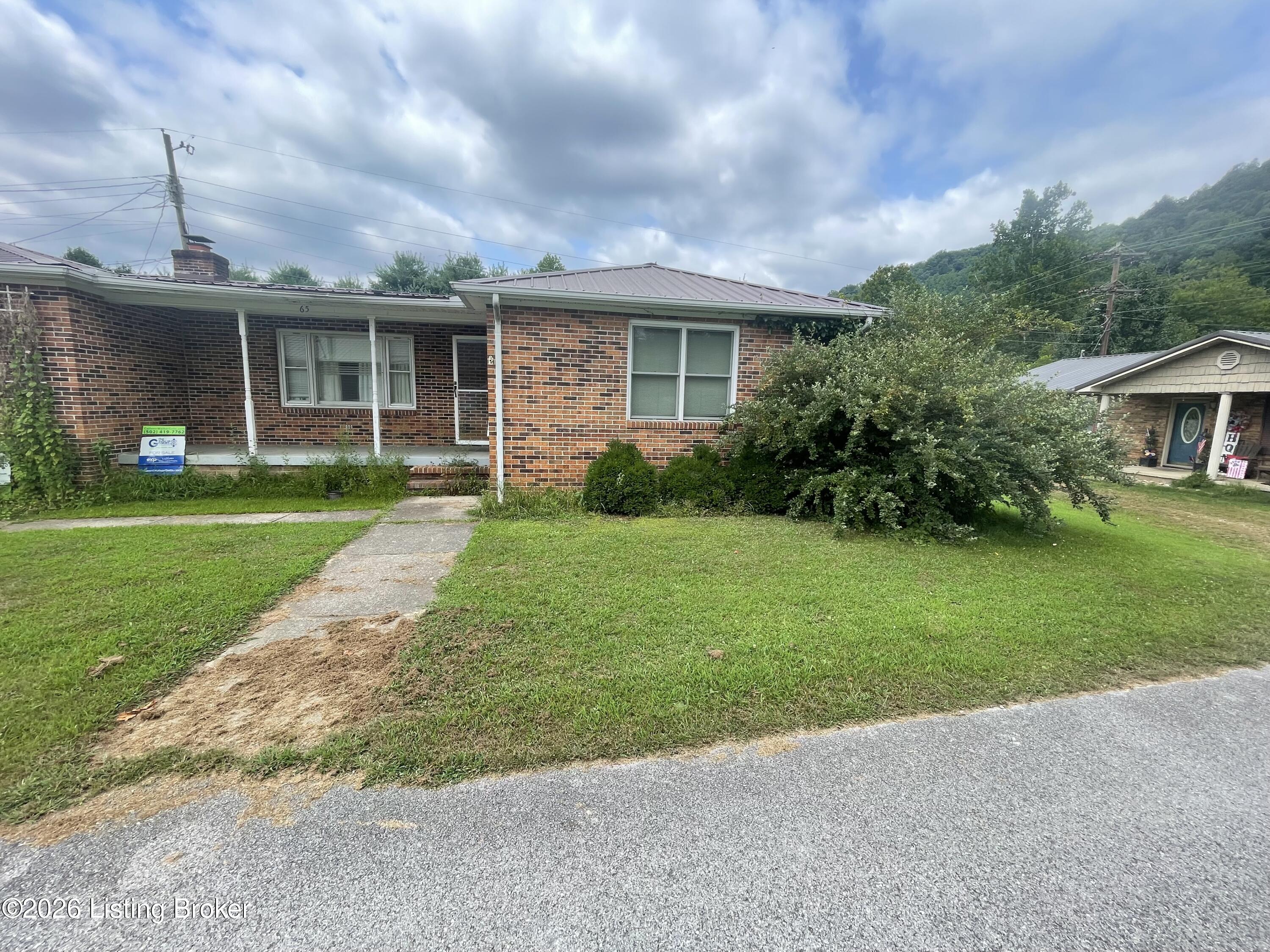 65 S Castle Dr Property Photo 2