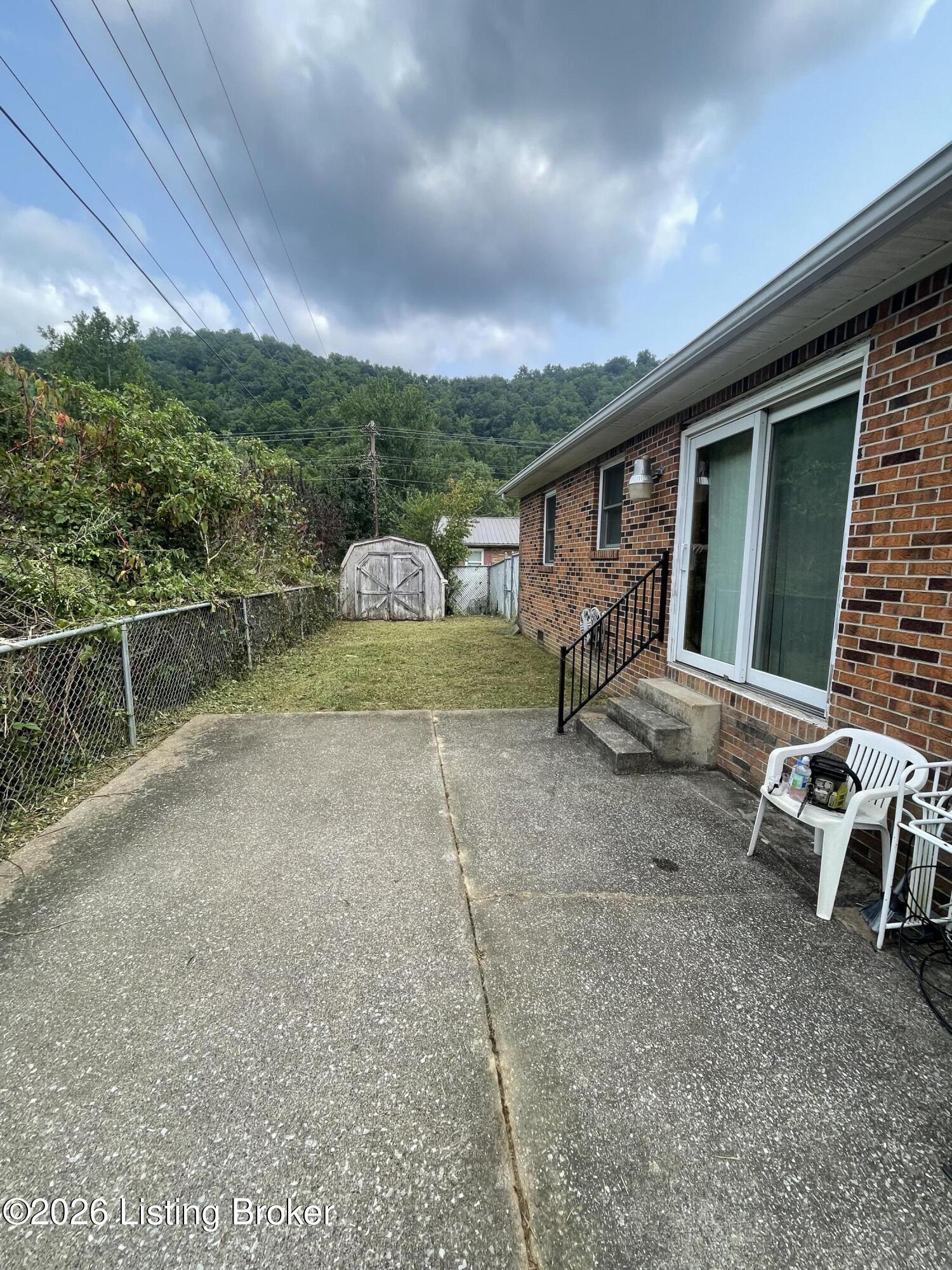 65 S Castle Dr Property Photo 3