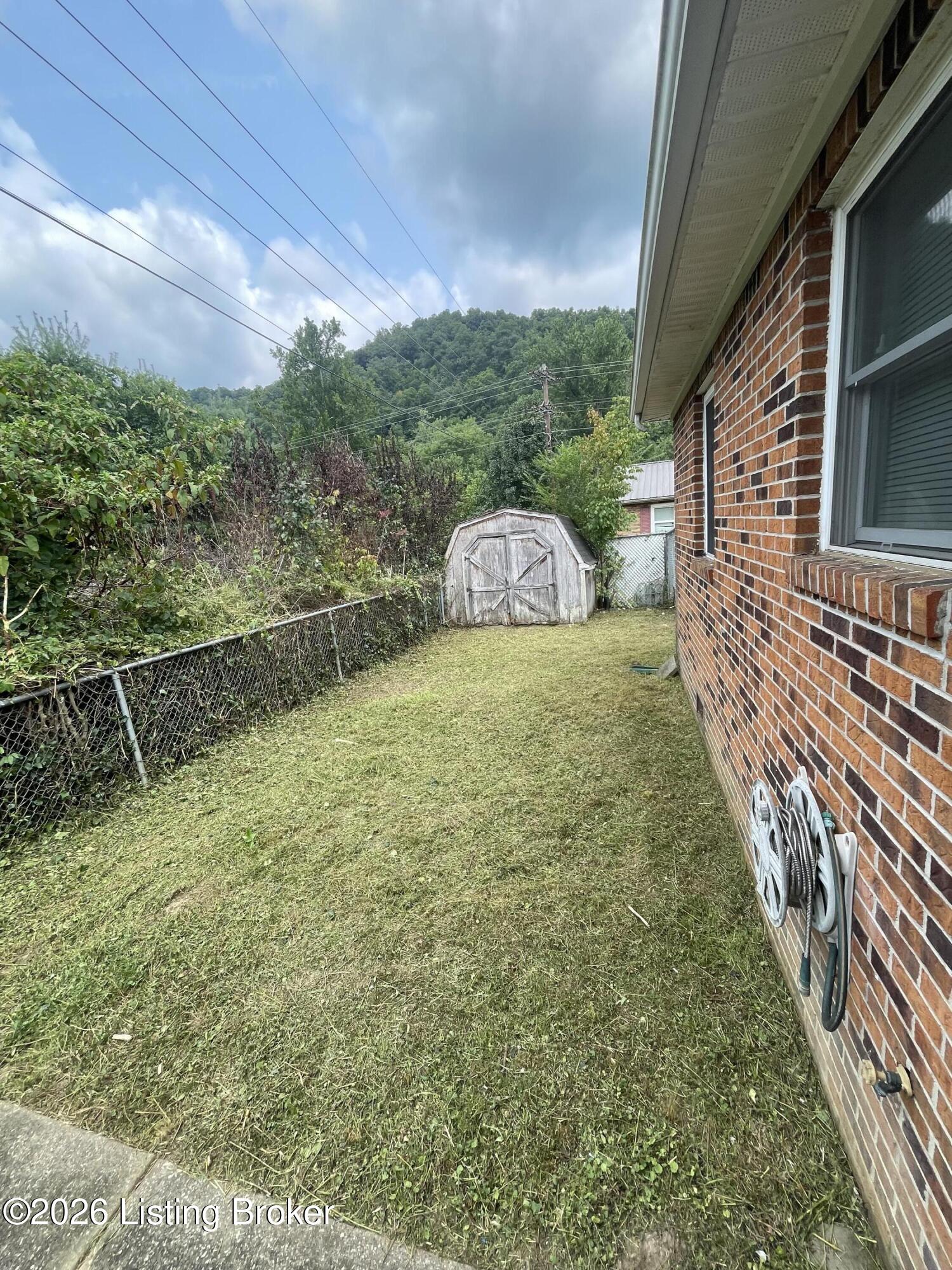 65 S Castle Dr Property Photo 4