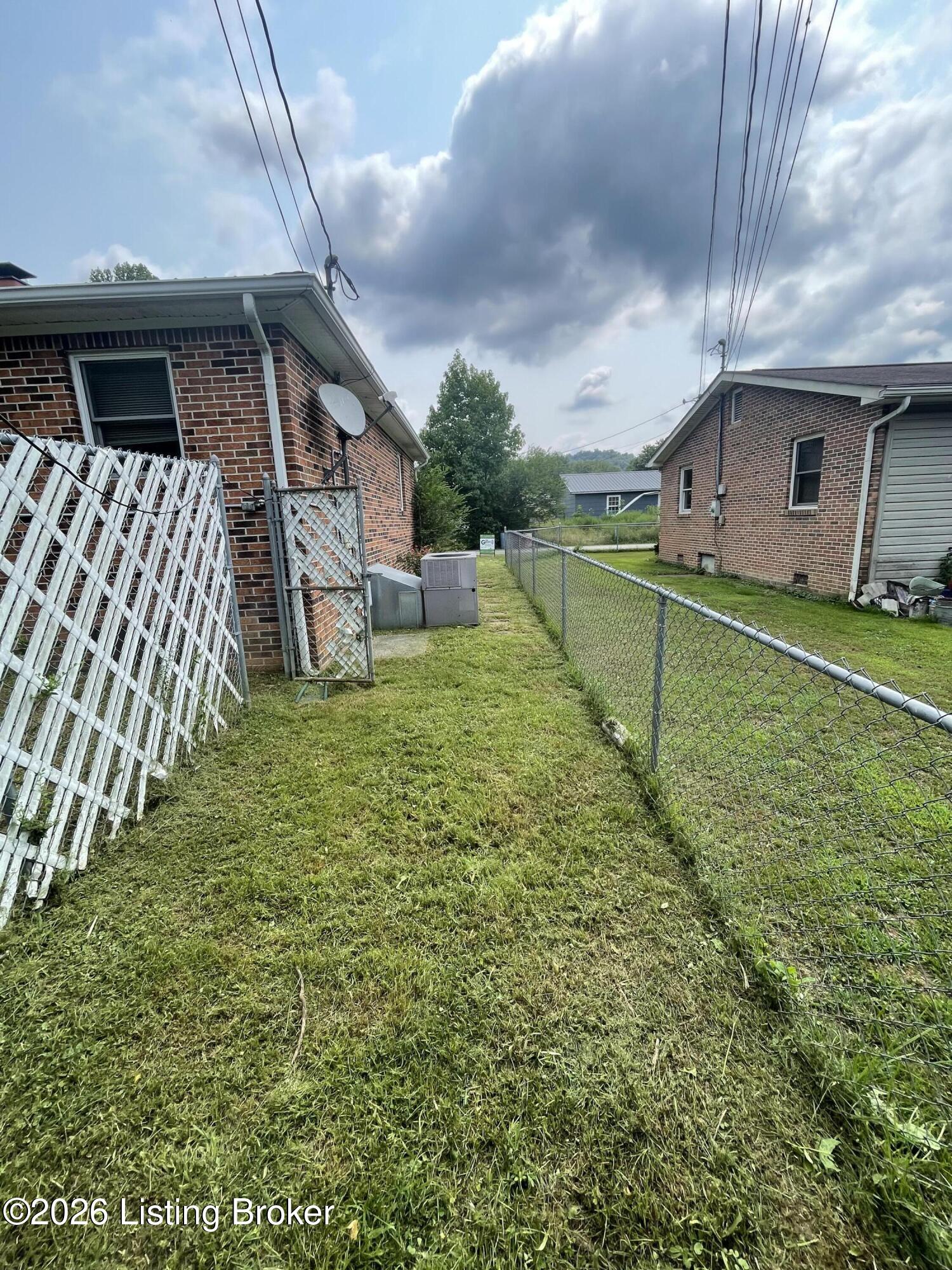 65 S Castle Dr Property Photo 5