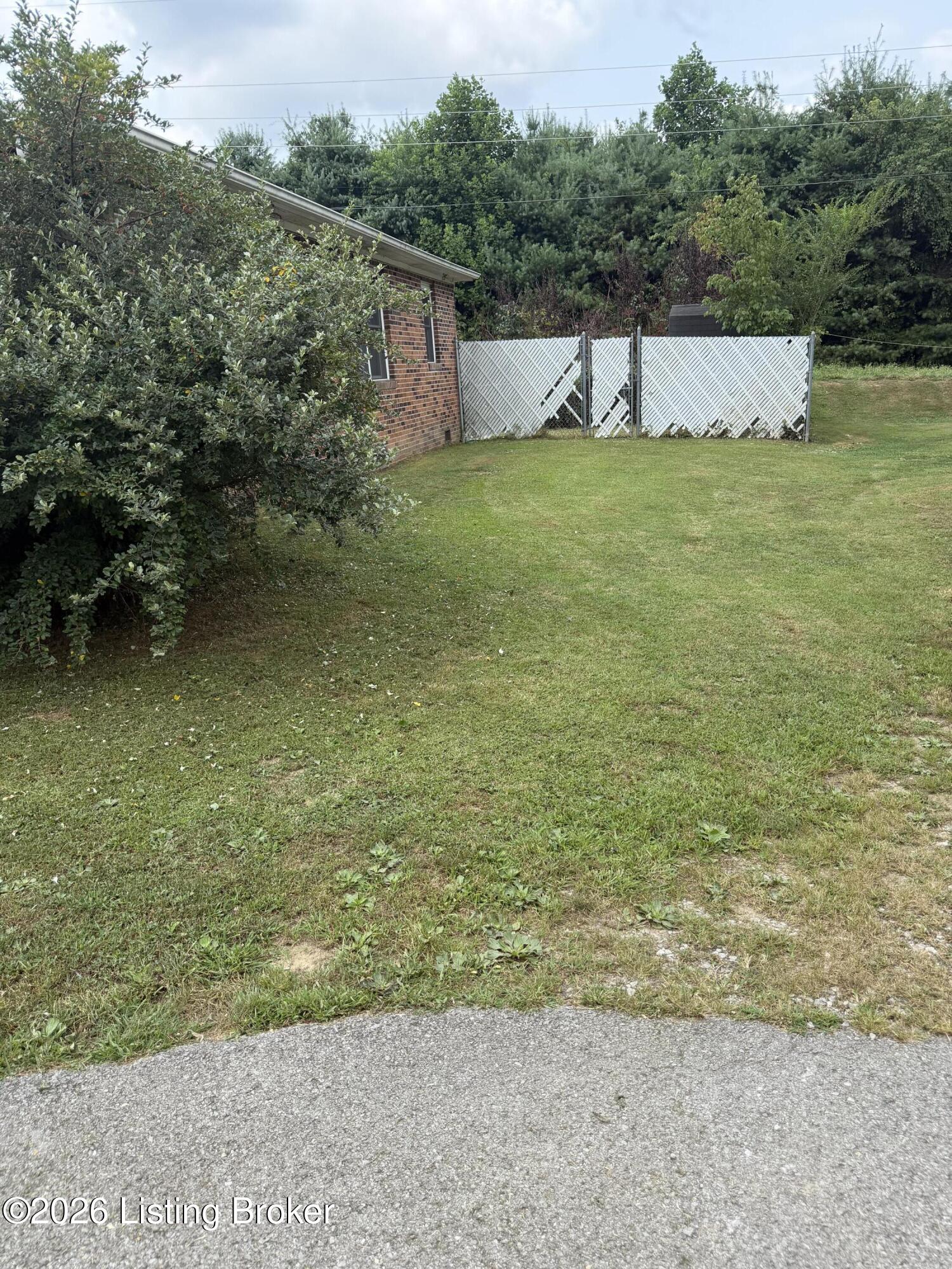 65 S Castle Dr Property Photo 6