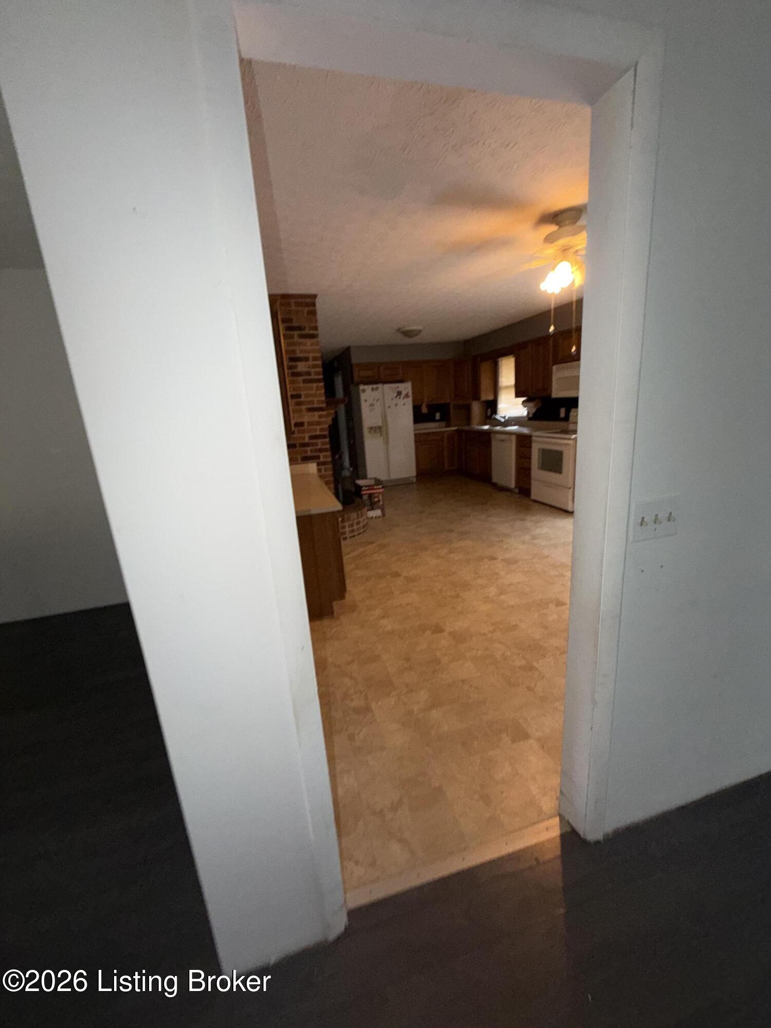 65 S Castle Dr Property Photo 15