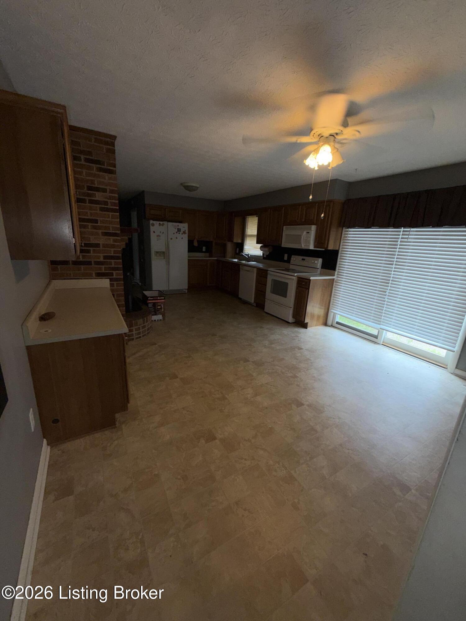 65 S Castle Dr Property Photo 16