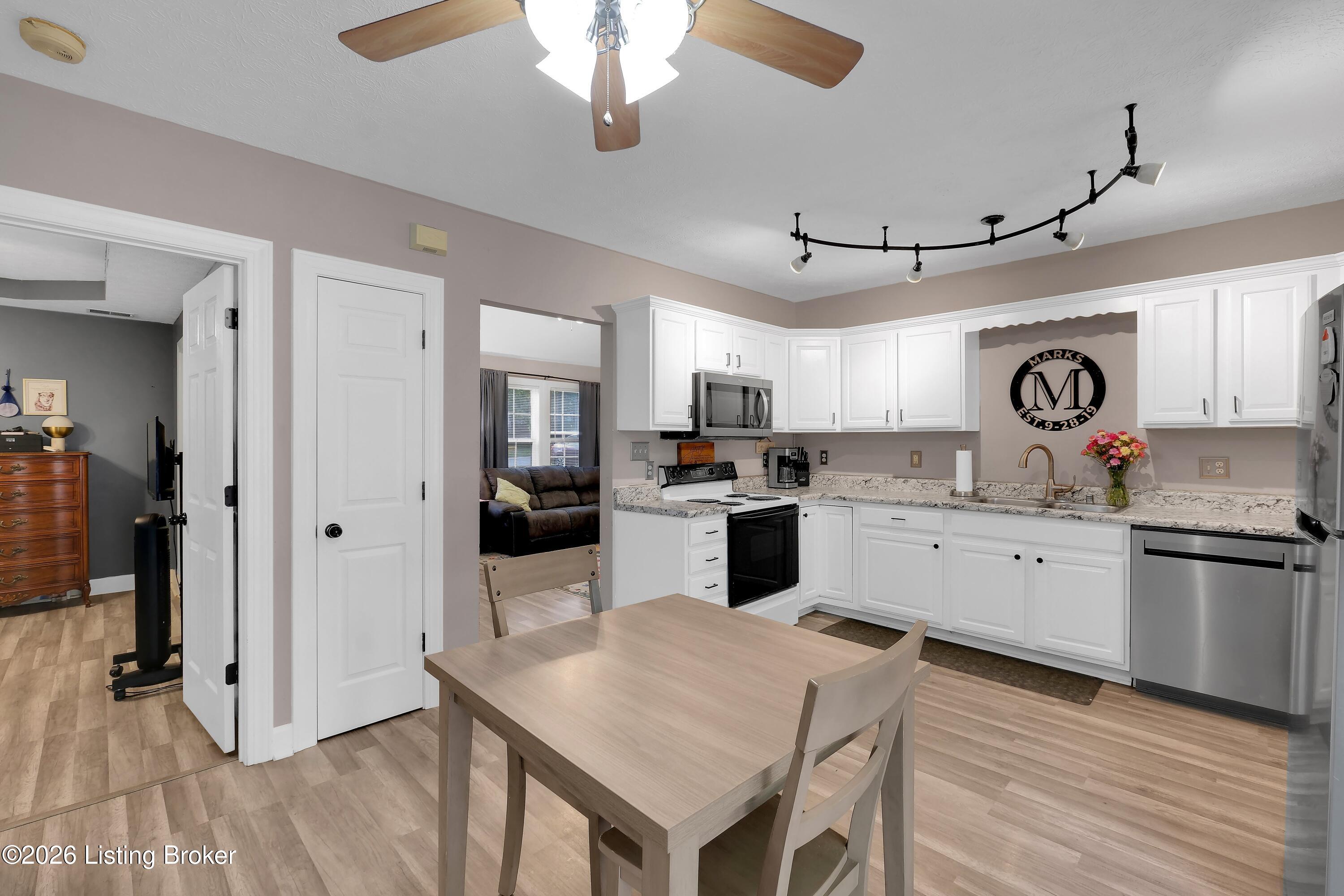 10115 Lancewood Rd Property Photo 11