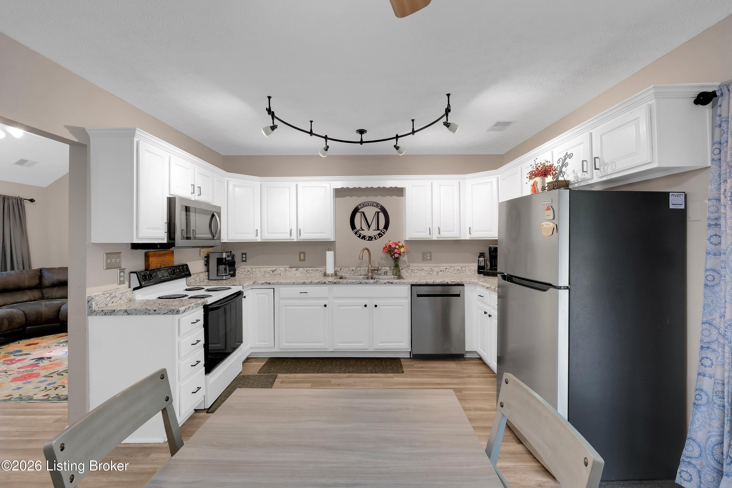10115 Lancewood Rd Property Photo 14