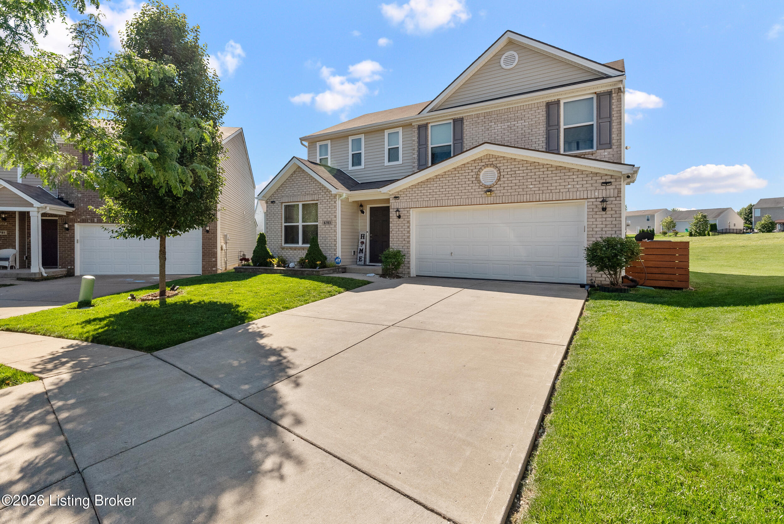 6783 Brittany Oak Dr Property Photo 3