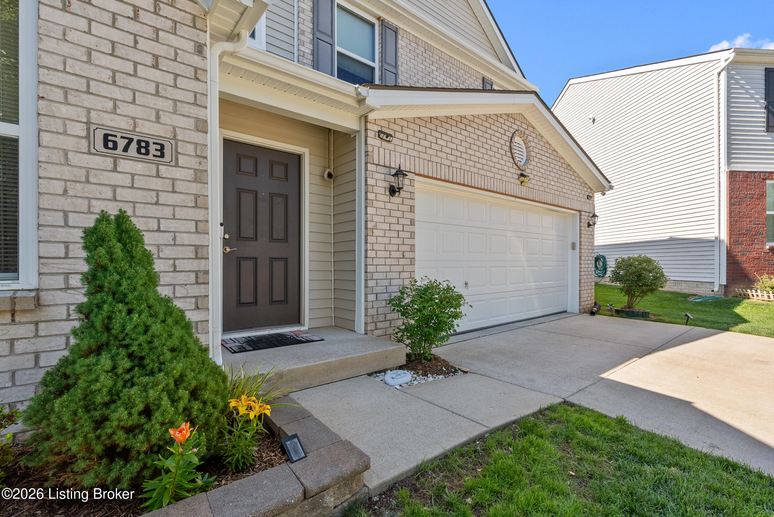 6783 Brittany Oak Dr Property Photo 8