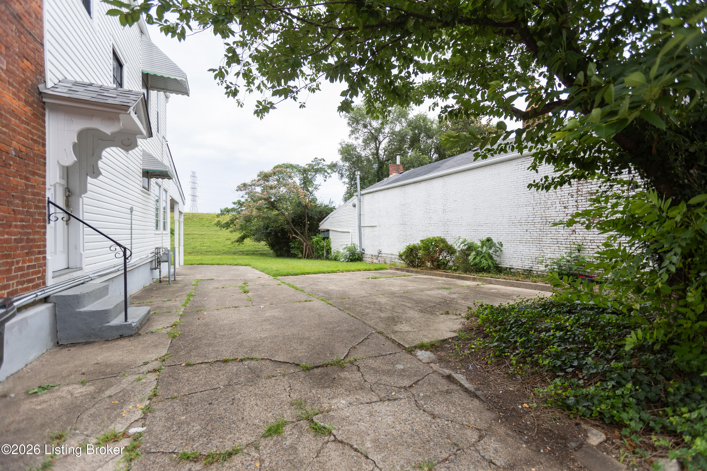 1661 Story Ave Property Photo 54