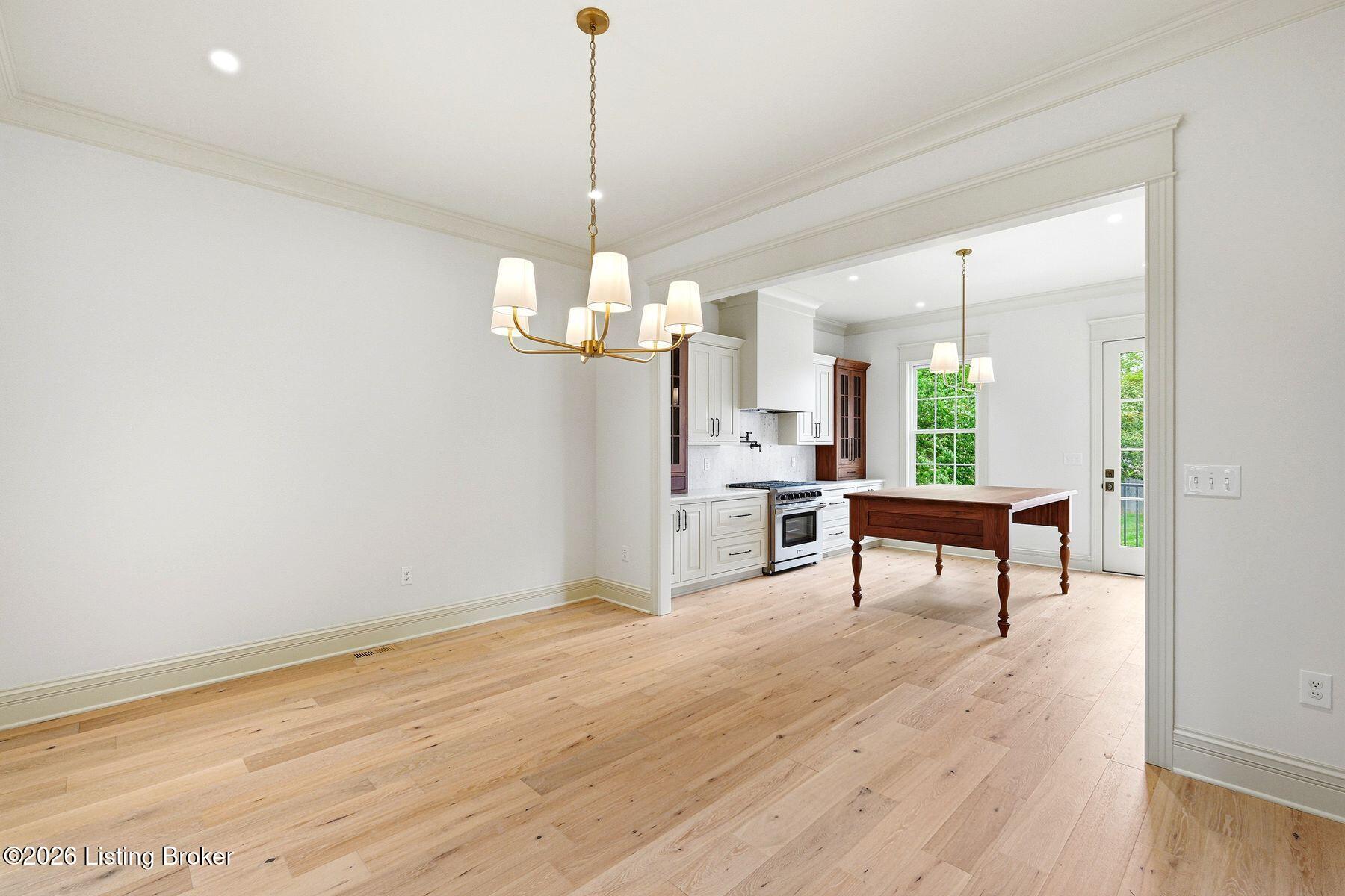905 S Sherrin Ave Property Photo 17