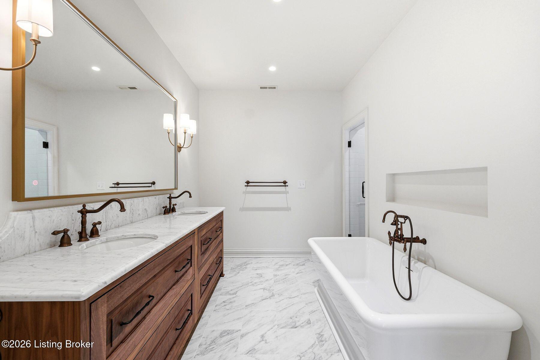 905 S Sherrin Ave Property Photo 39
