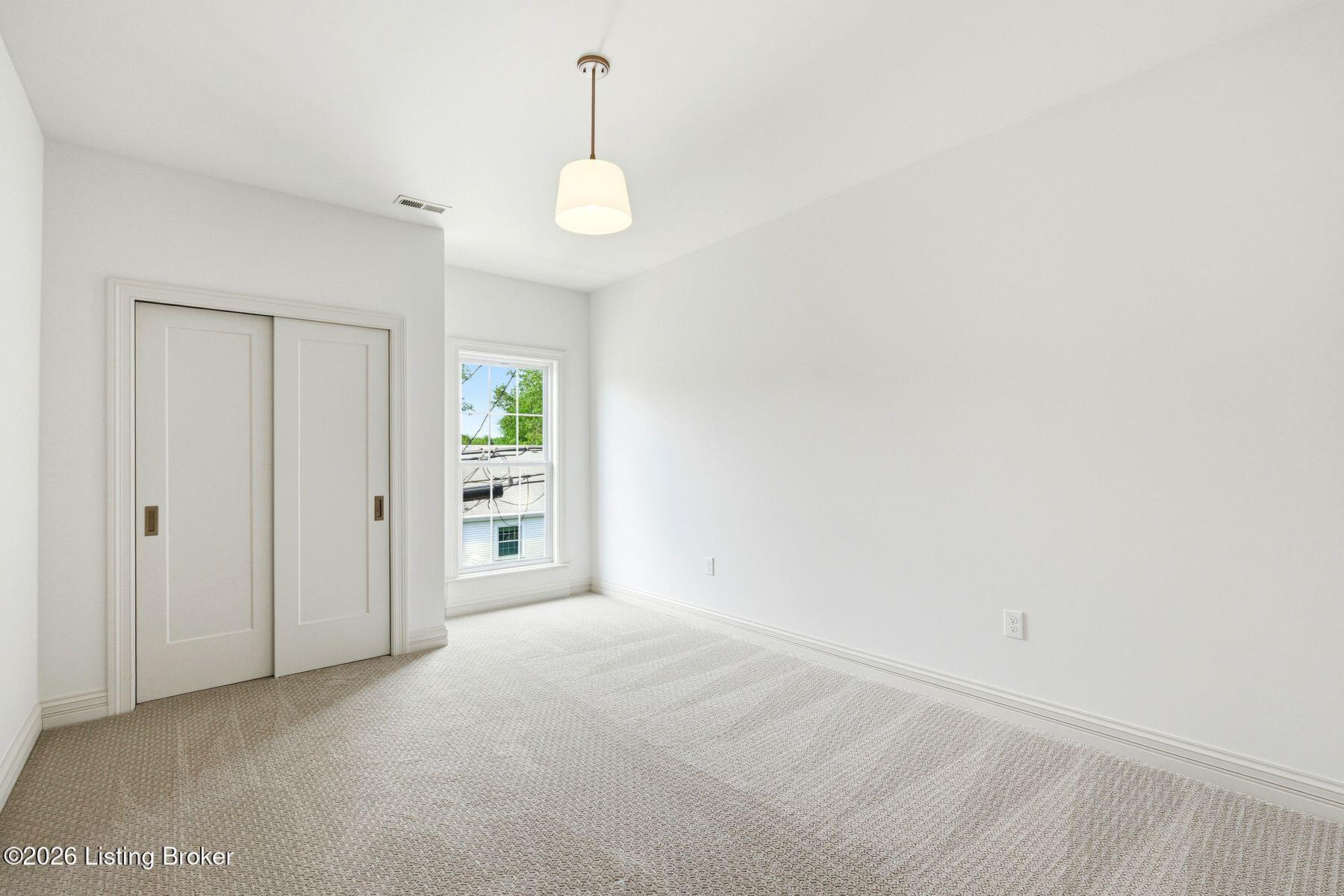 905 S Sherrin Ave Property Photo 48