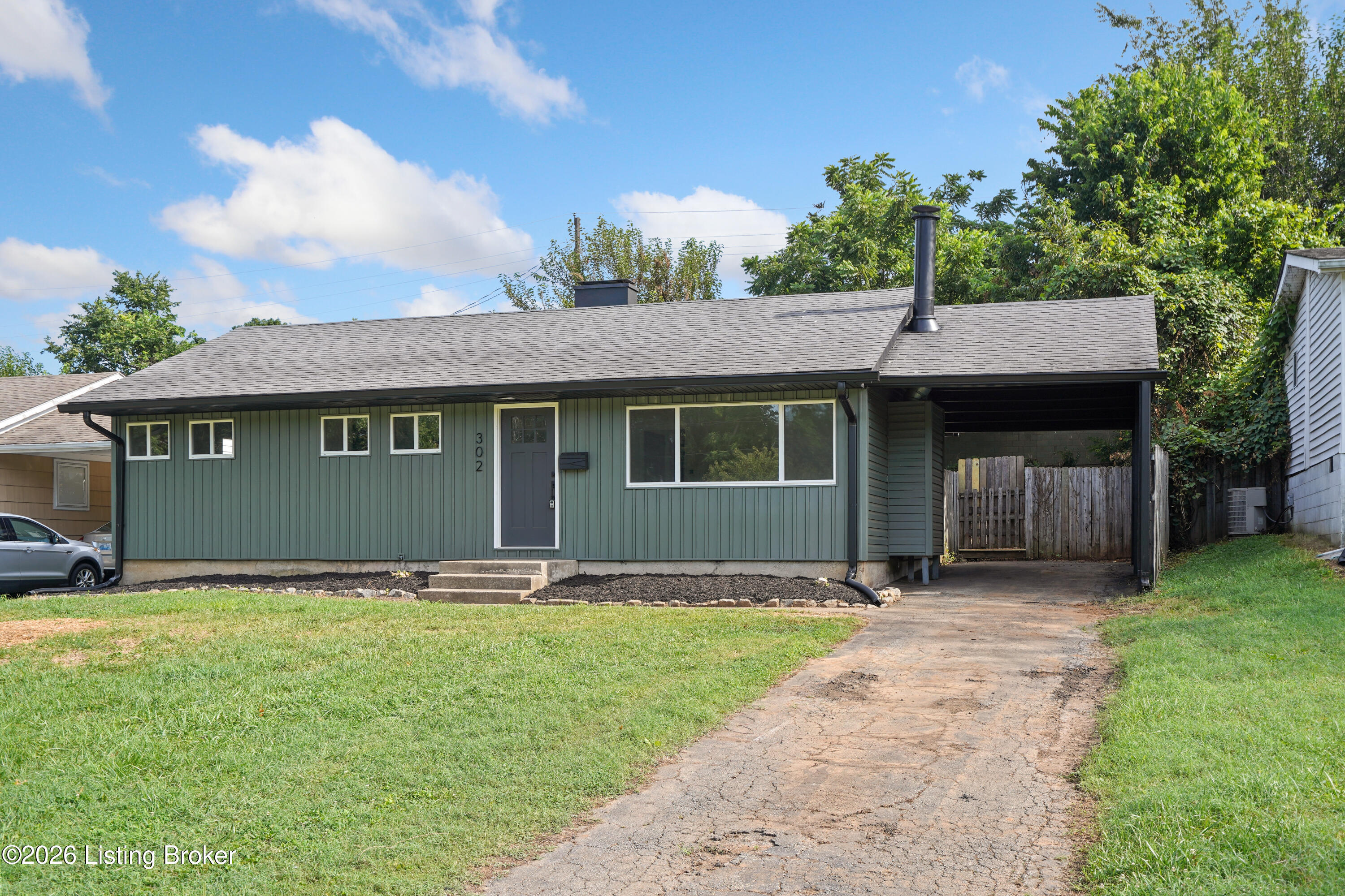 302 Marian Dr Property Photo 1