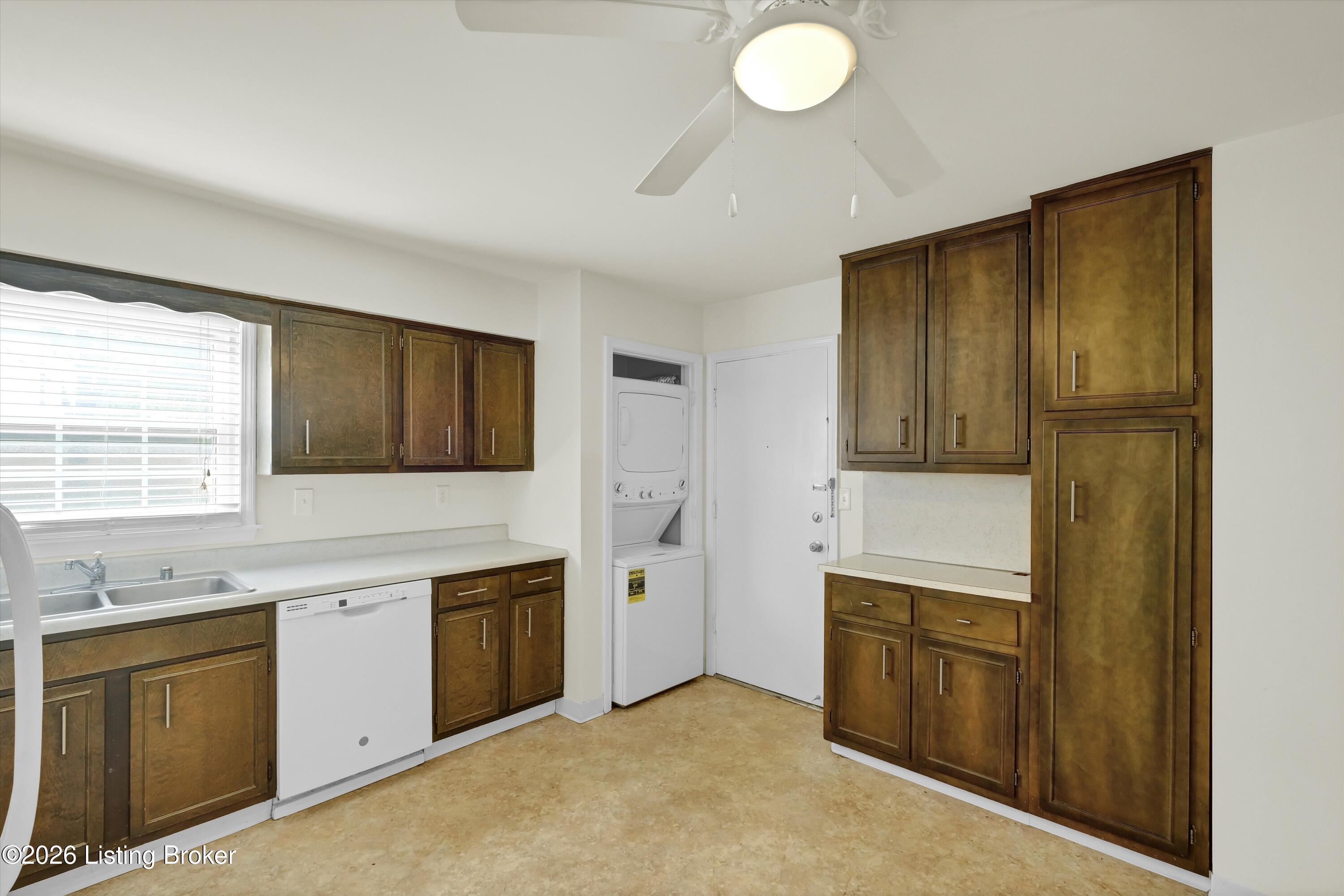 255 Salisbury Square Apt 101 Property Photo 11