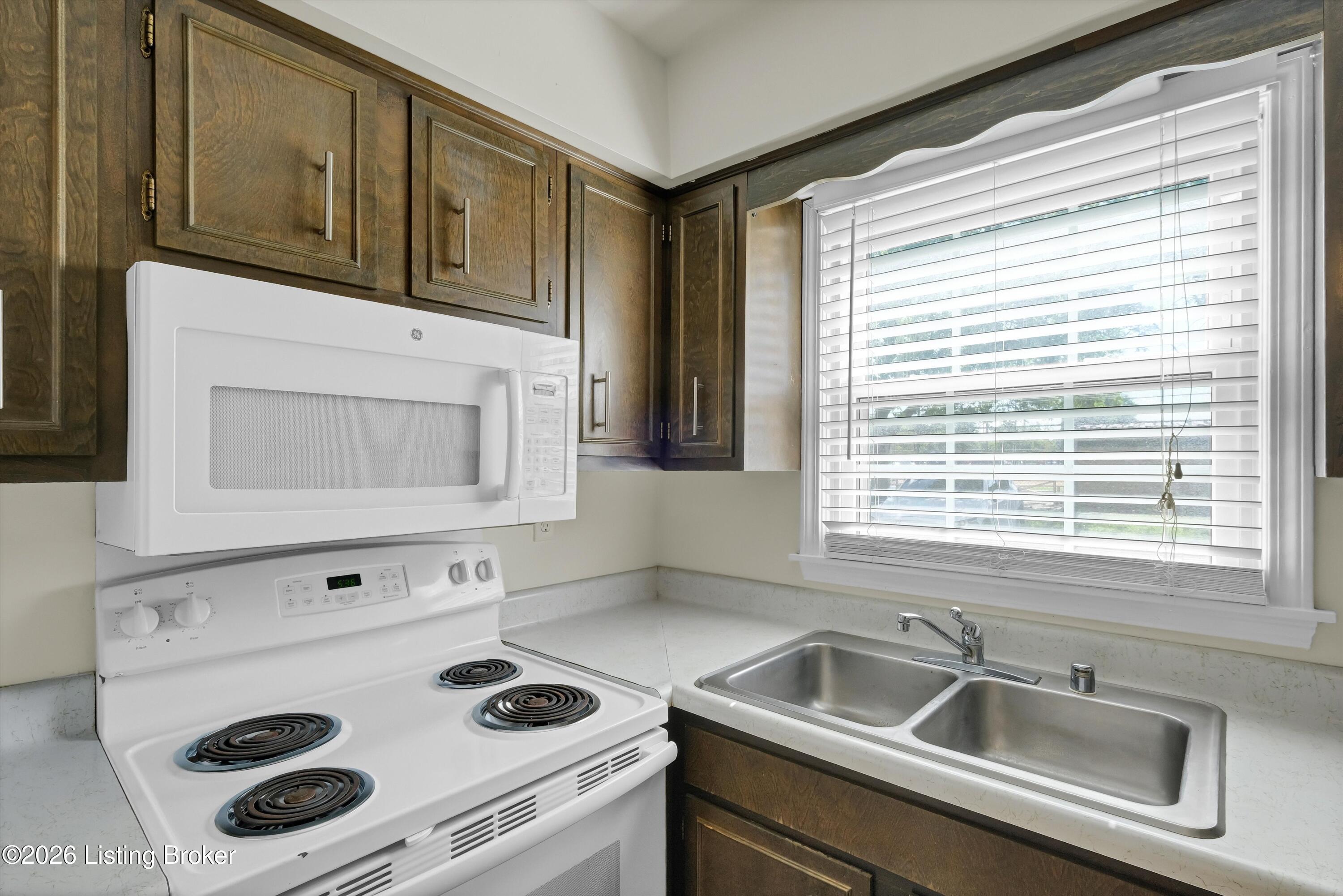 255 Salisbury Square Apt 101 Property Photo 12