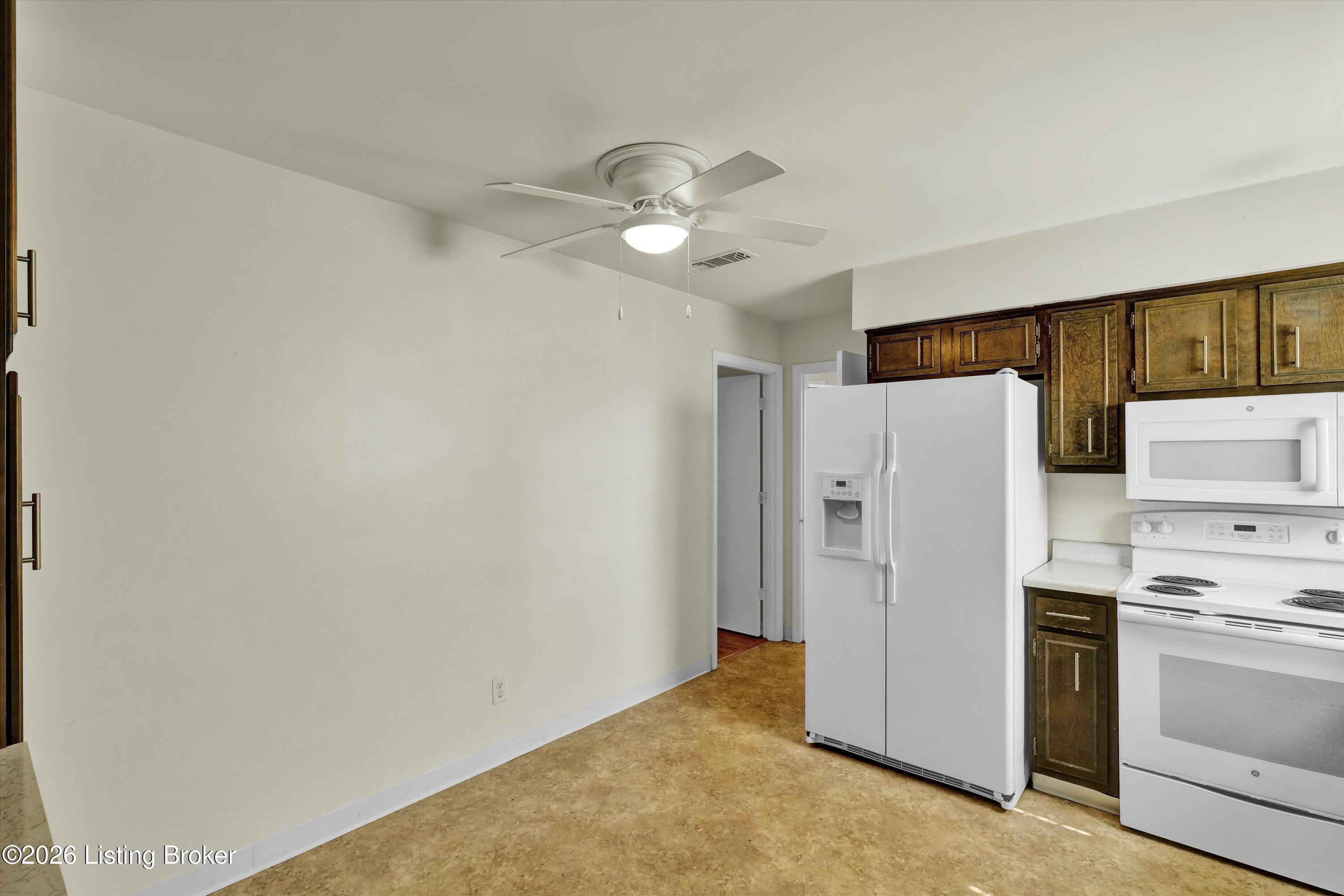 255 Salisbury Square Apt 101 Property Photo 14