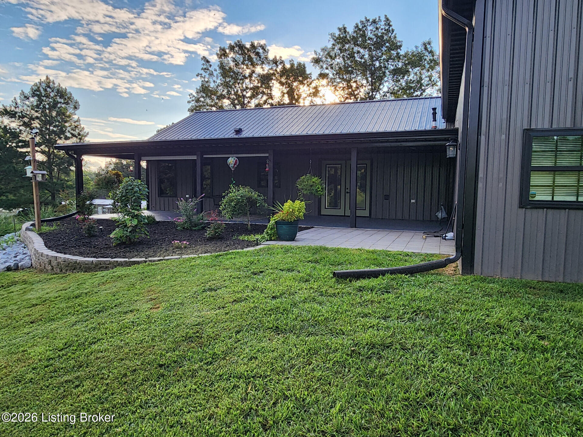 11 Halbrook Ln Property Photo 10