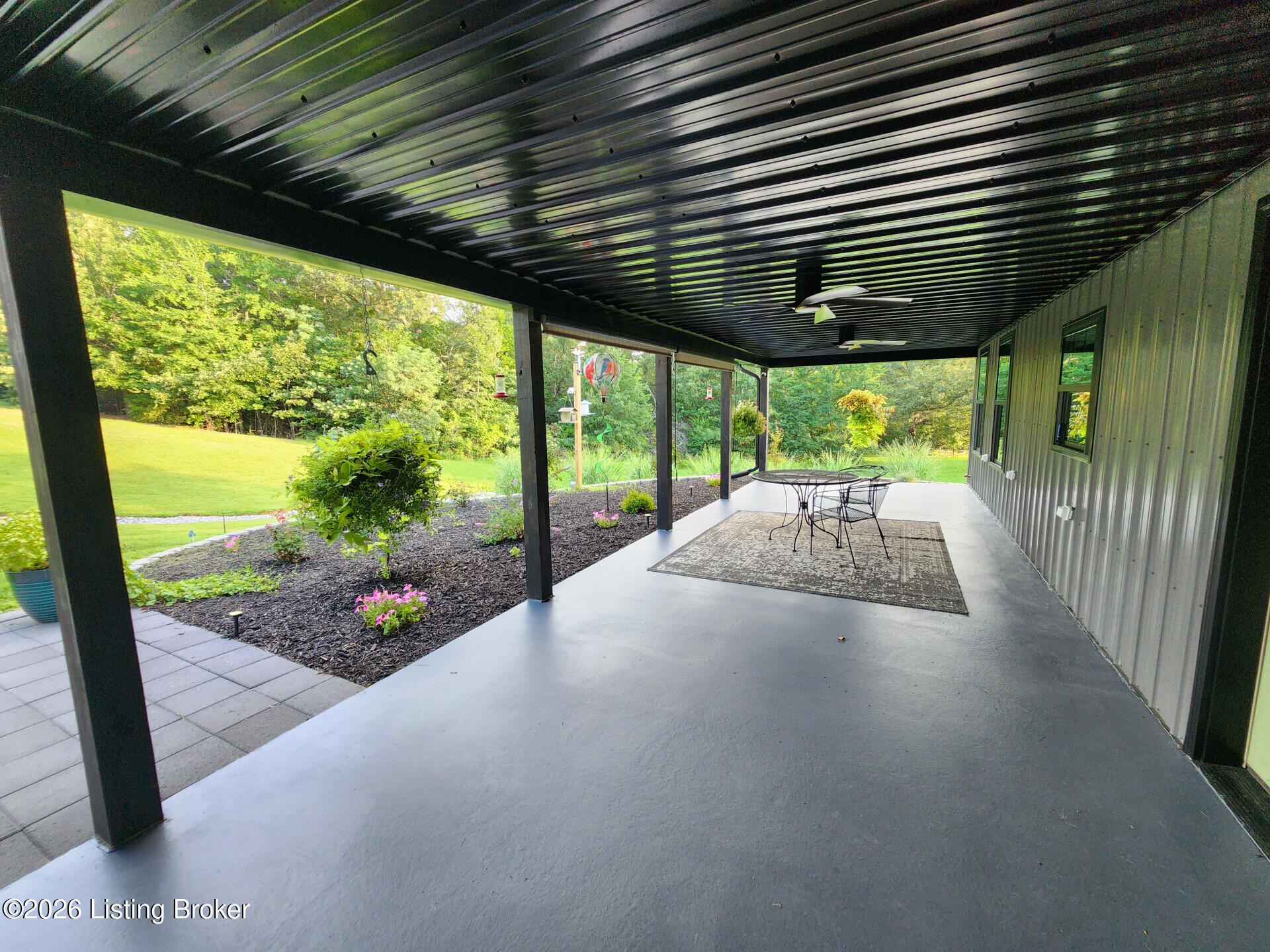11 Halbrook Ln Property Photo 11