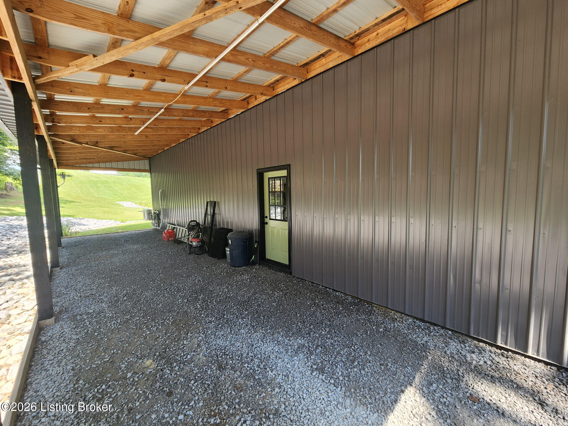 11 Halbrook Ln Property Photo 14