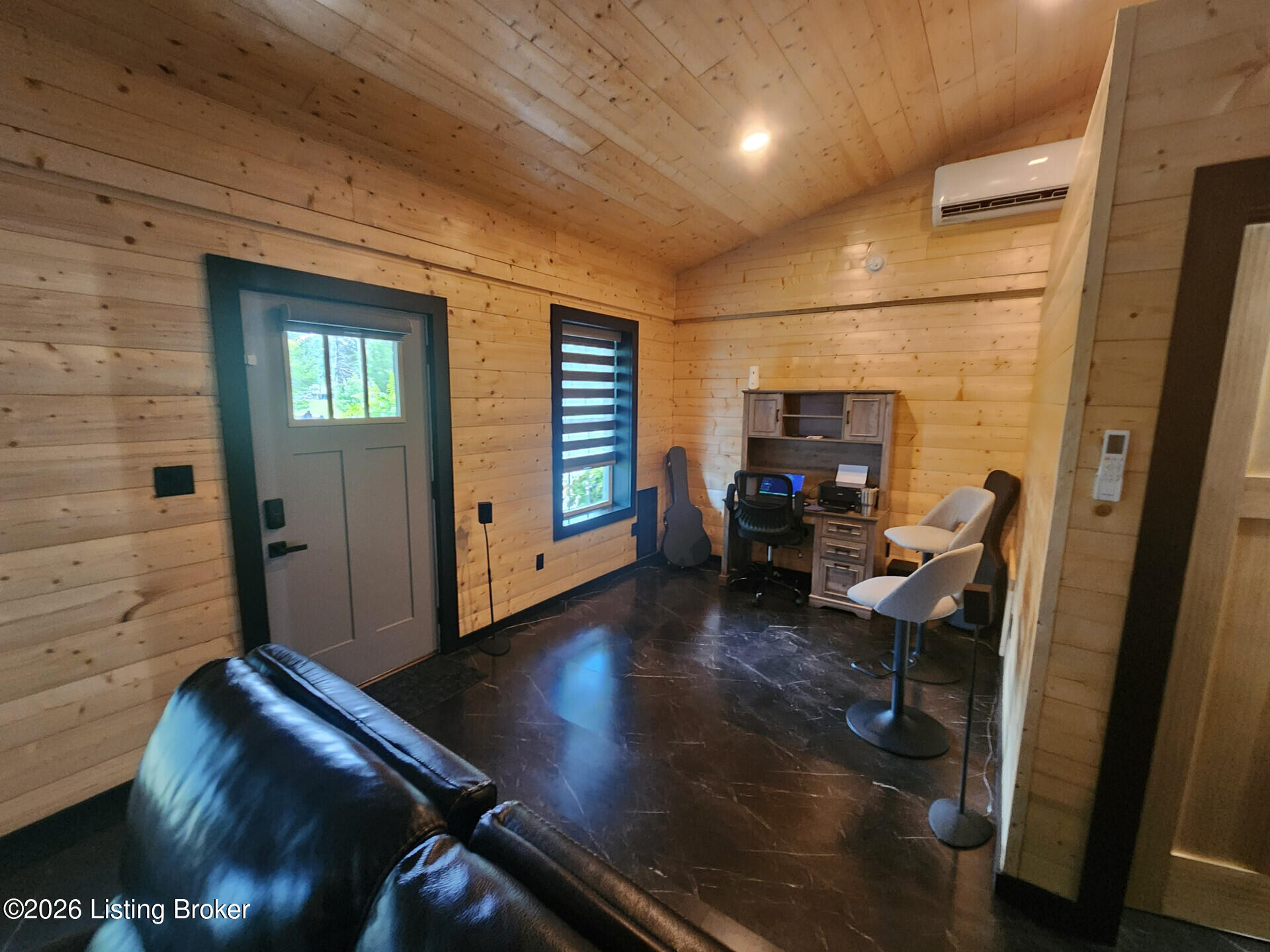 11 Halbrook Ln Property Photo 21