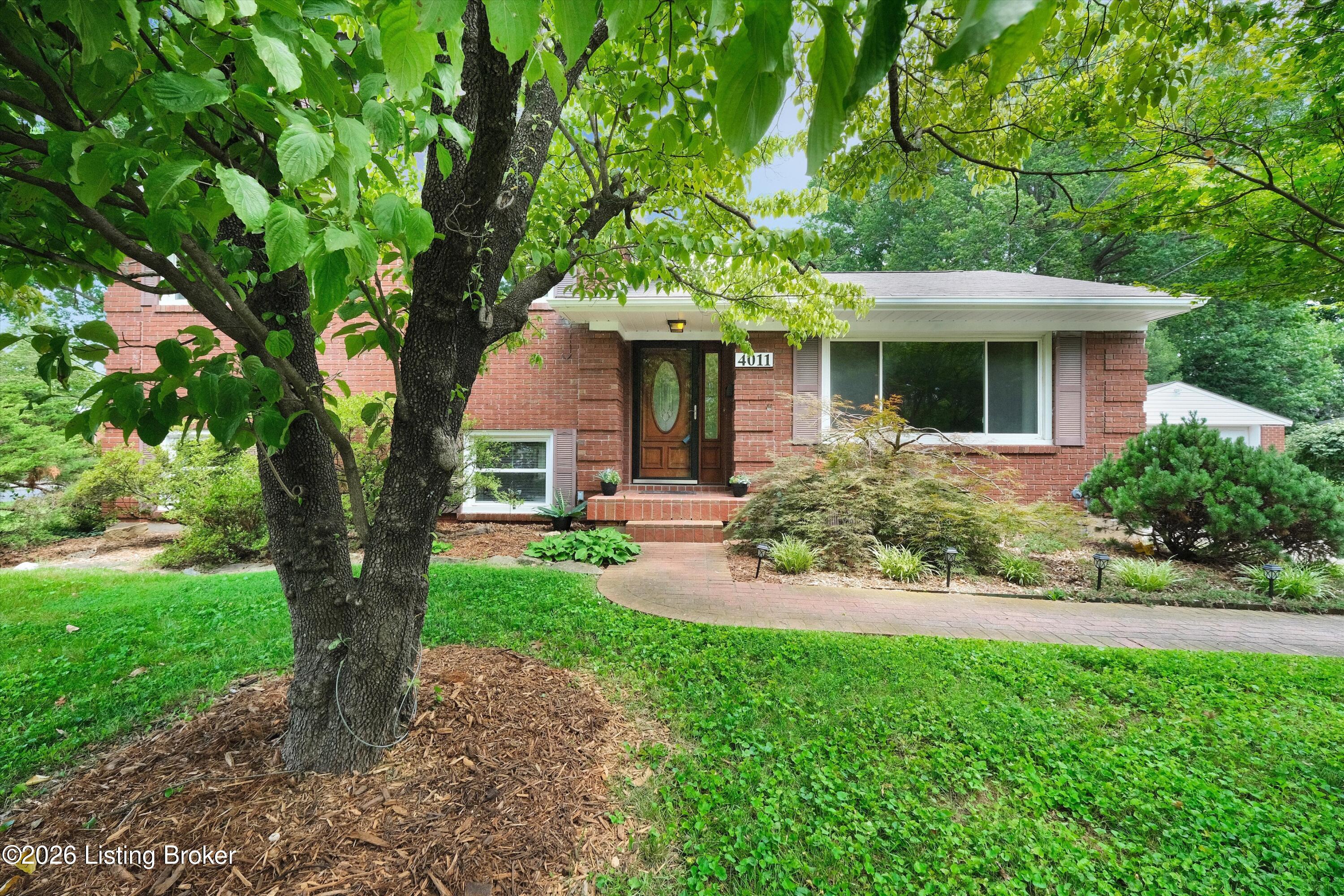 4011 Mamaroneck Rd Property Photo 2