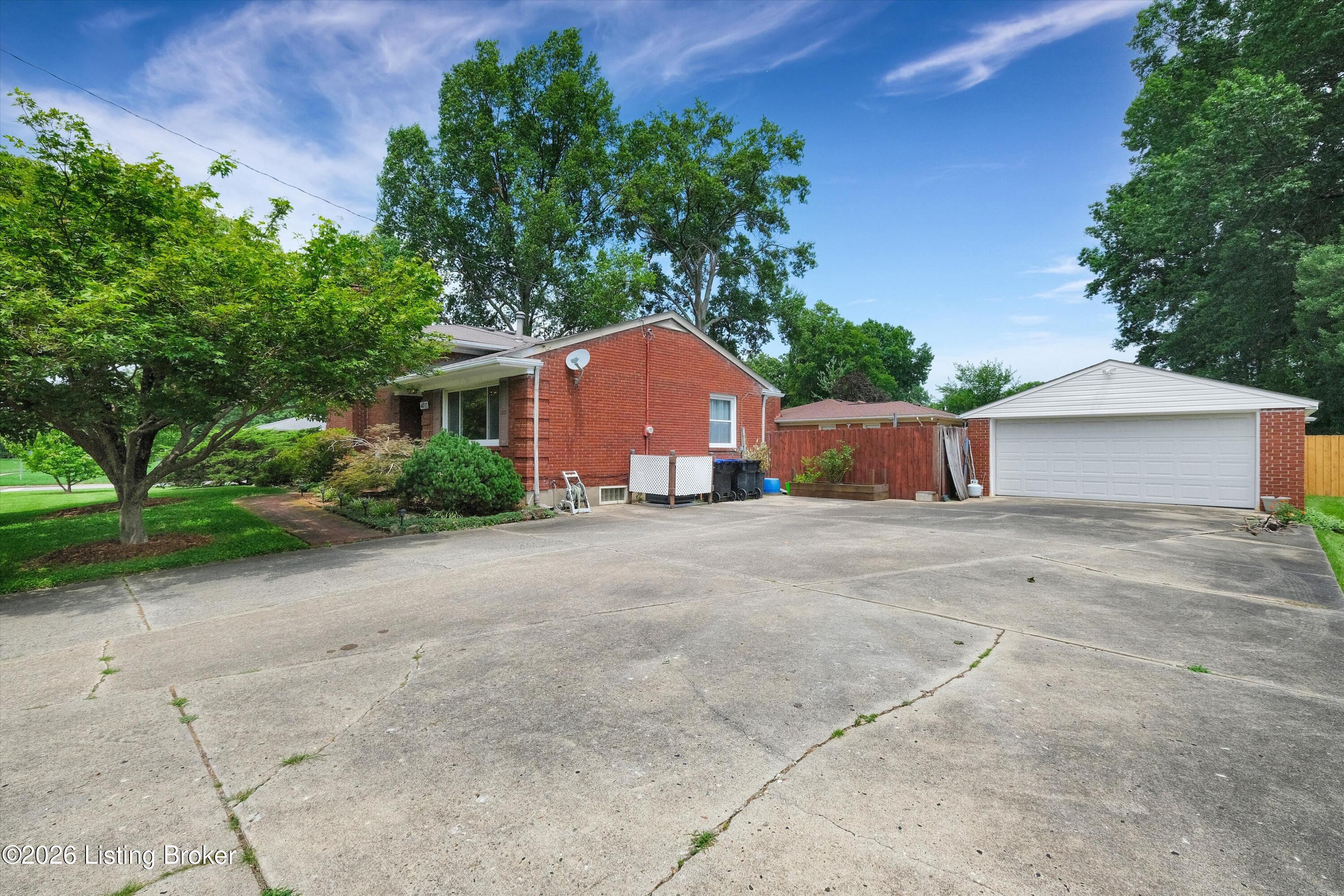 4011 Mamaroneck Rd Property Photo 4