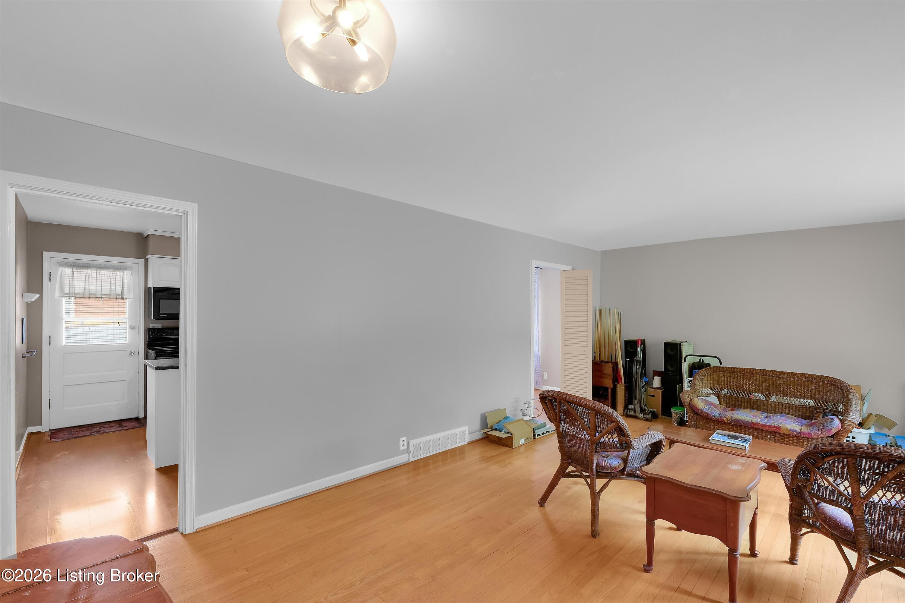 4011 Mamaroneck Rd Property Photo 7