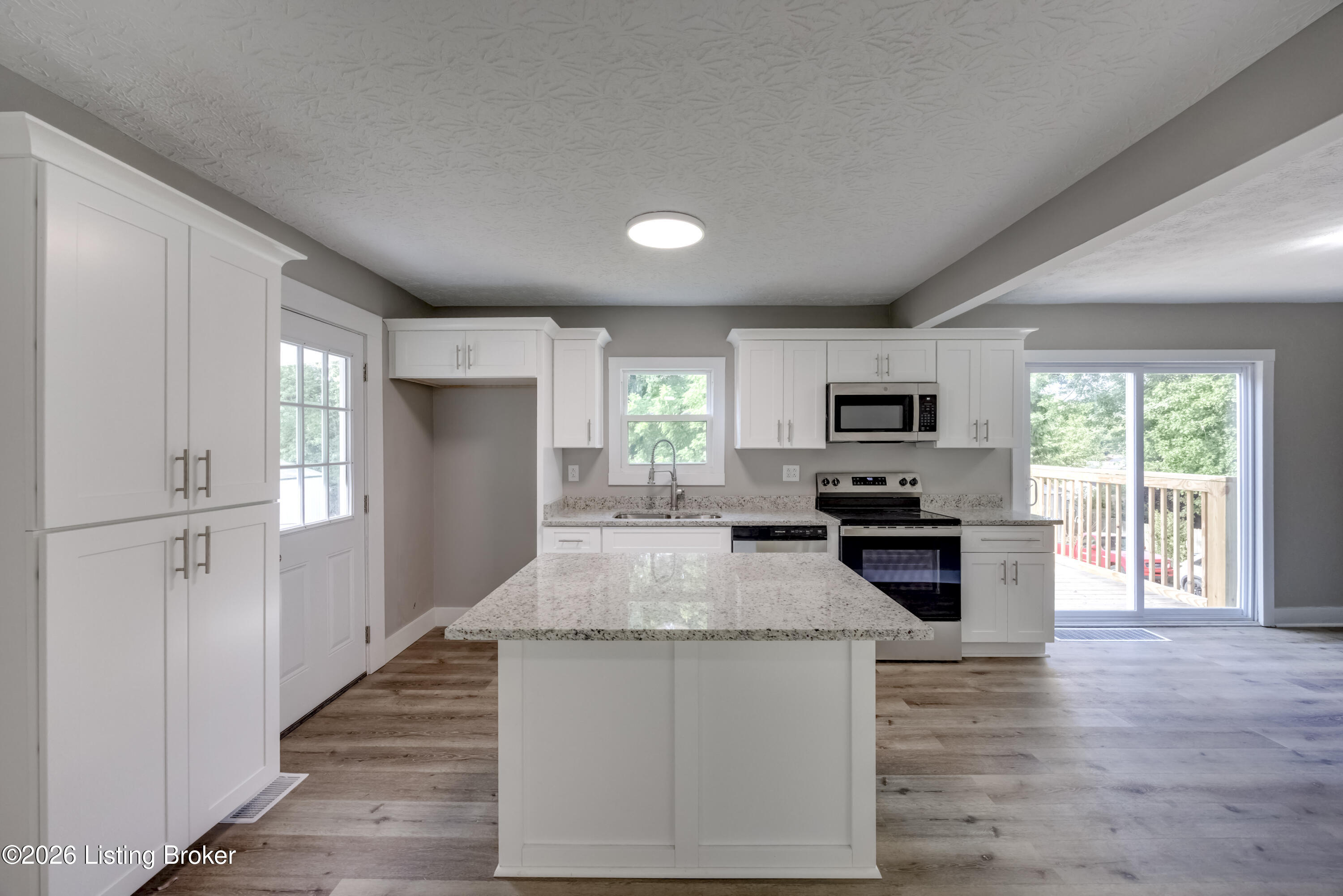 1010 Palatka Rd Property Photo 12