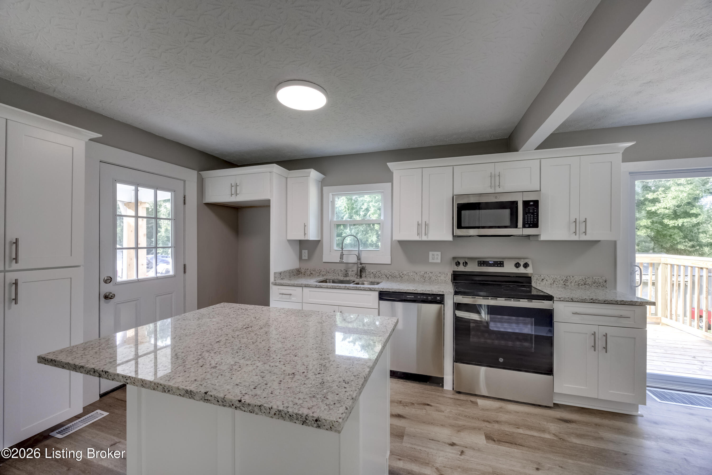 1010 Palatka Rd Property Photo 14