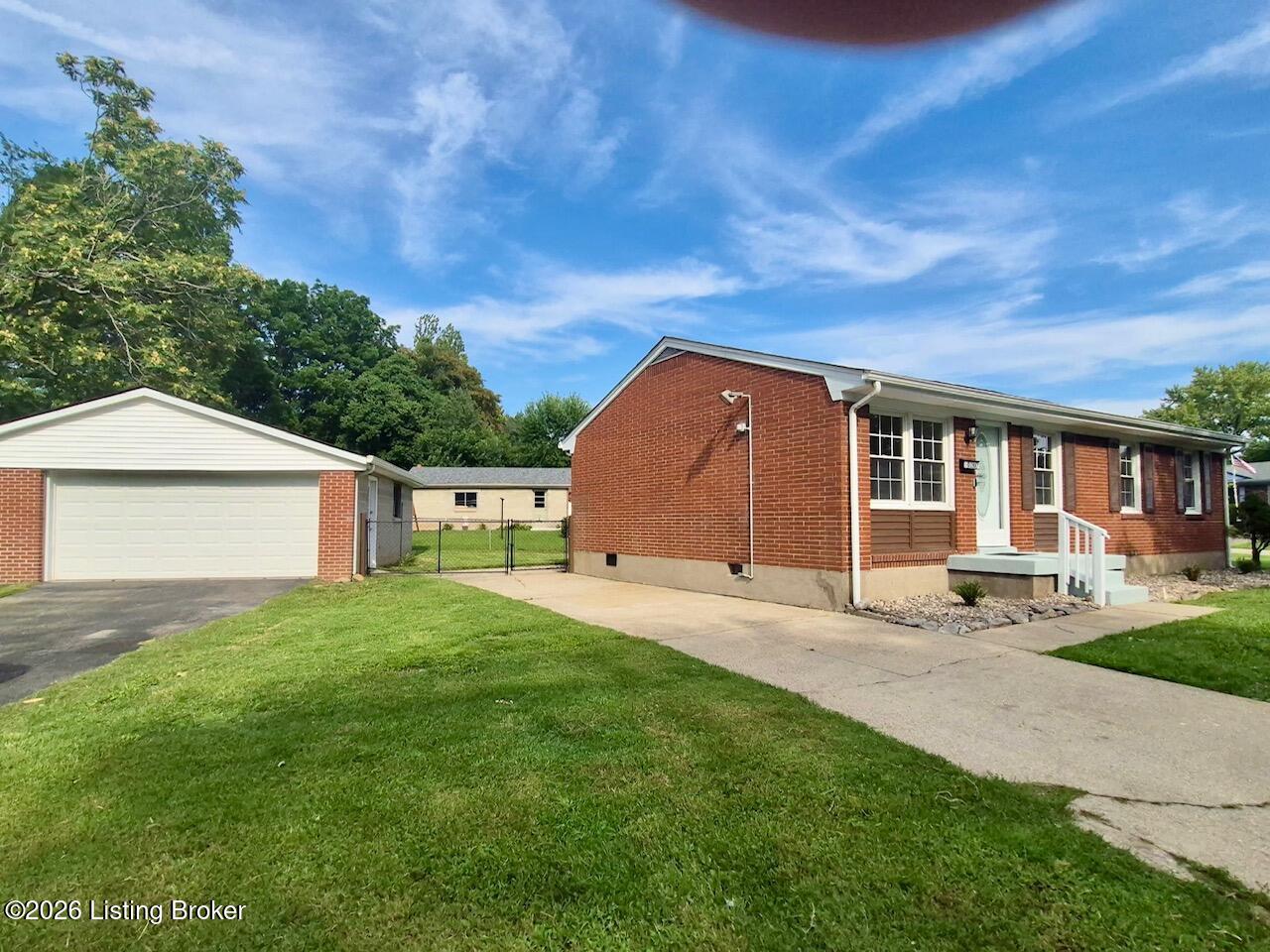 10207 Caven Ave Property Photo 2