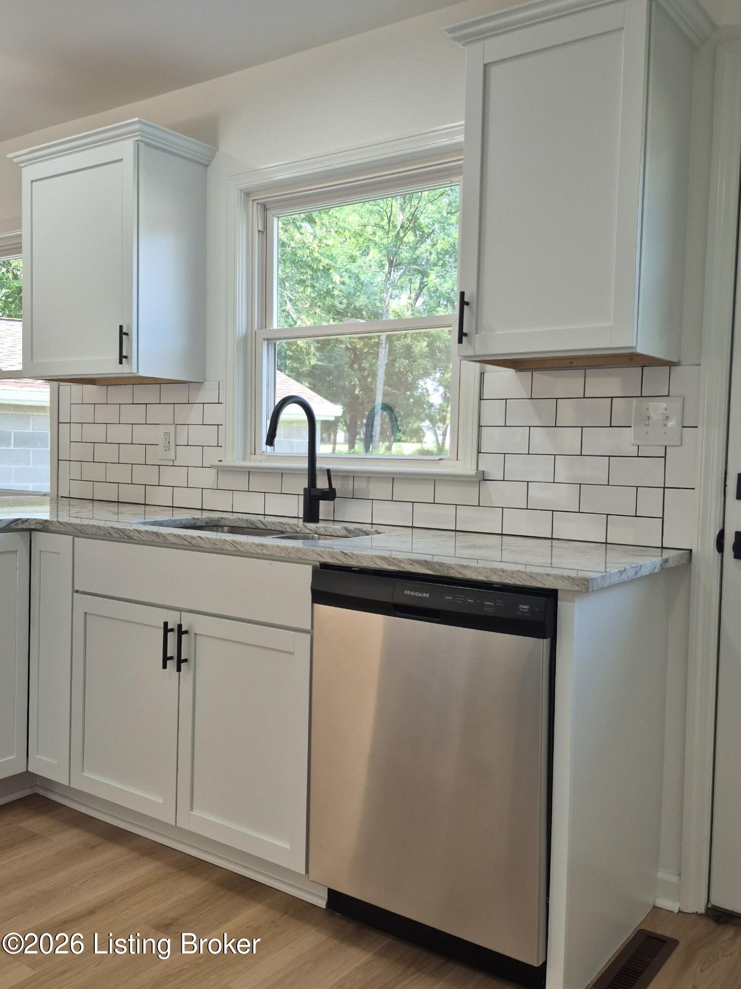 10207 Caven Ave Property Photo 4