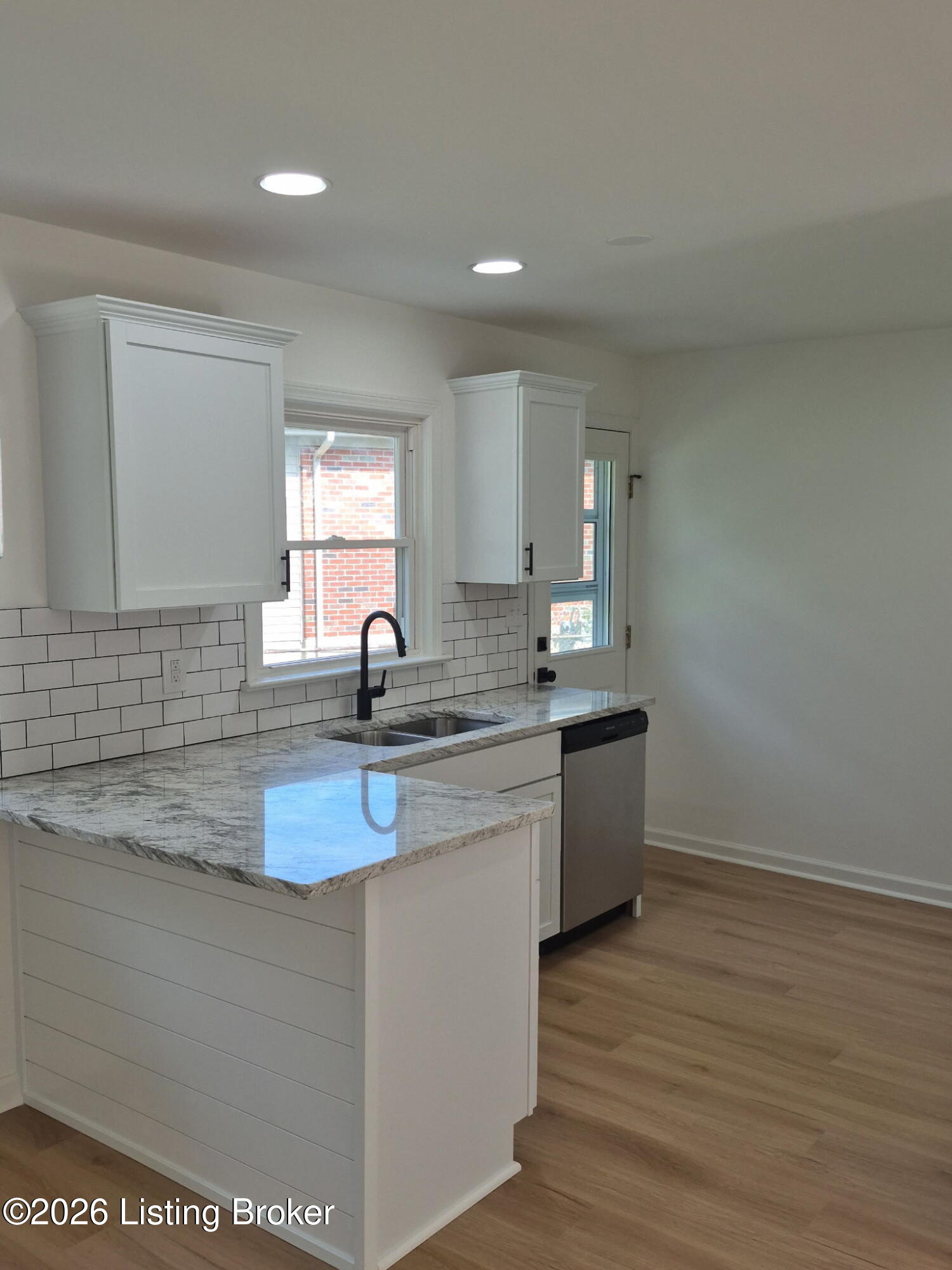 10207 Caven Ave Property Photo 7