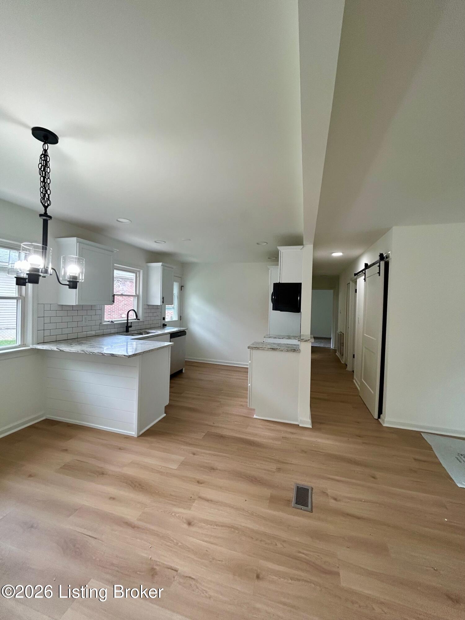 10207 Caven Ave Property Photo 14